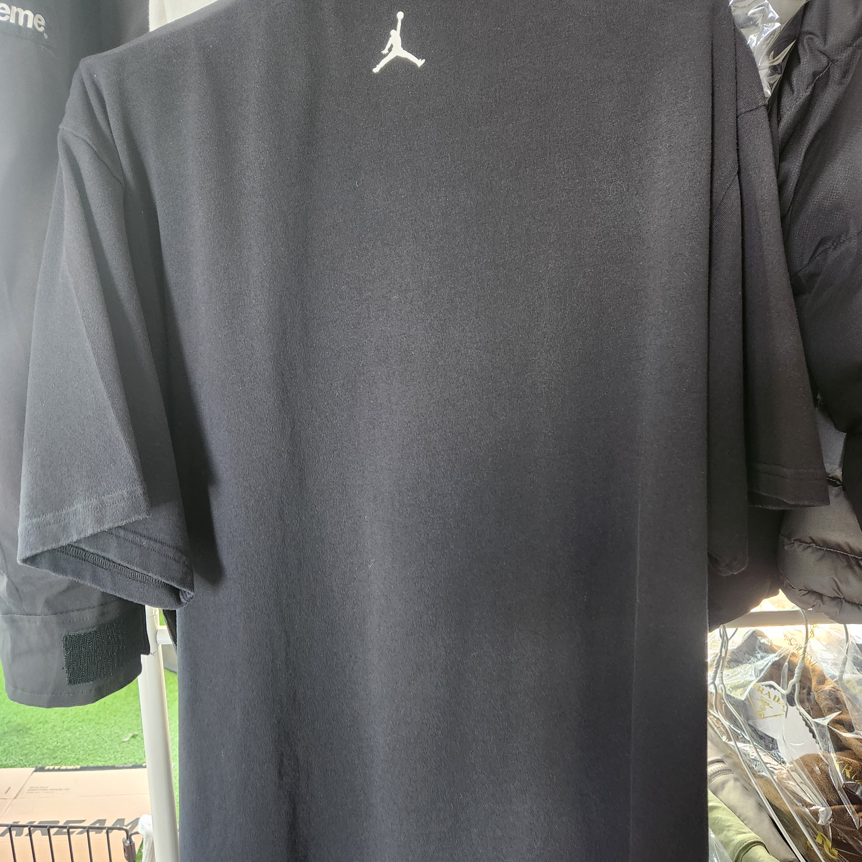 Supreme x Jordan Biggie S/S Top Black - 24FW 착용 스타일 - 2