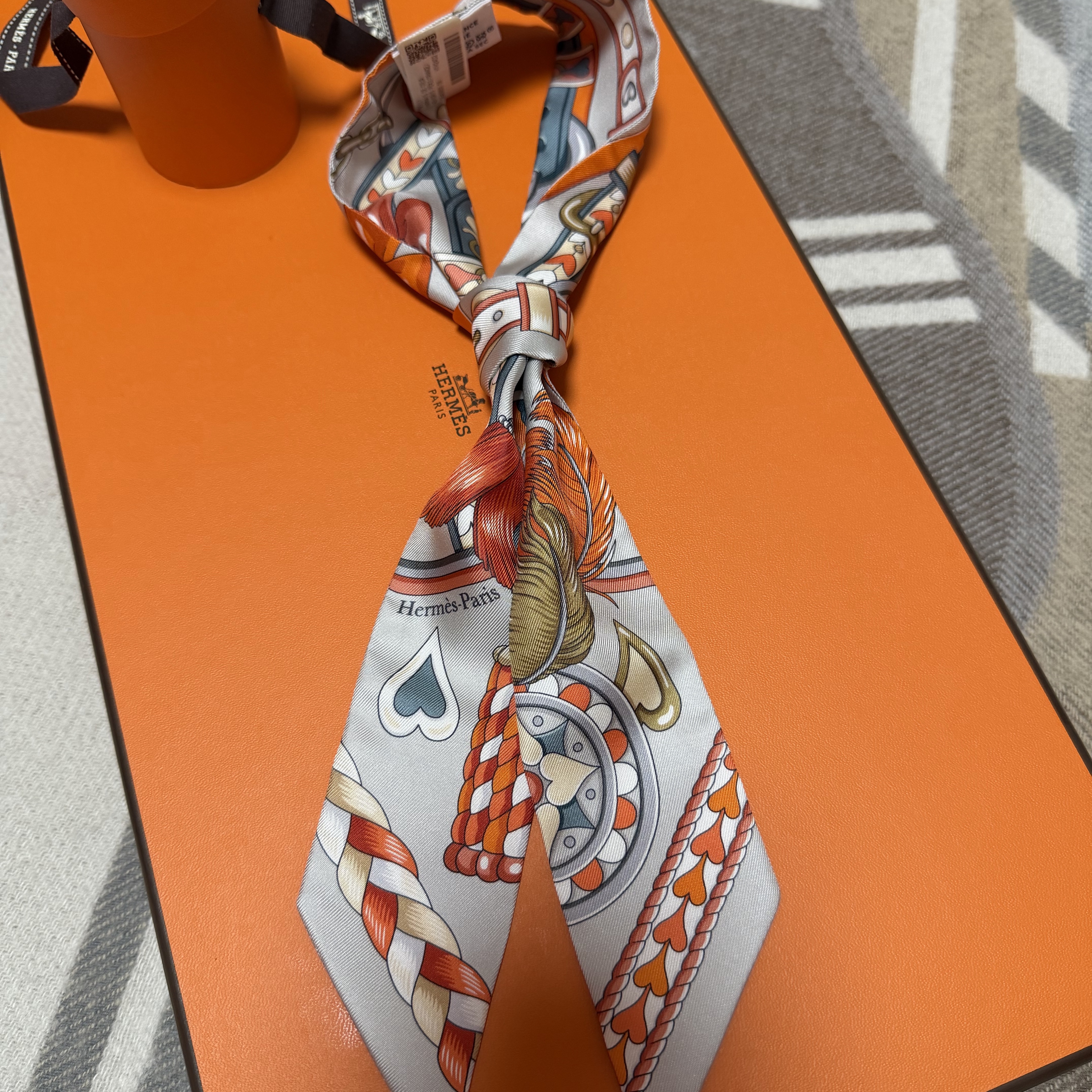 (W) Hermes Harnais De Coeur Twilly Gris Perle Orange Gris Bleute 착용 스타일 - 1