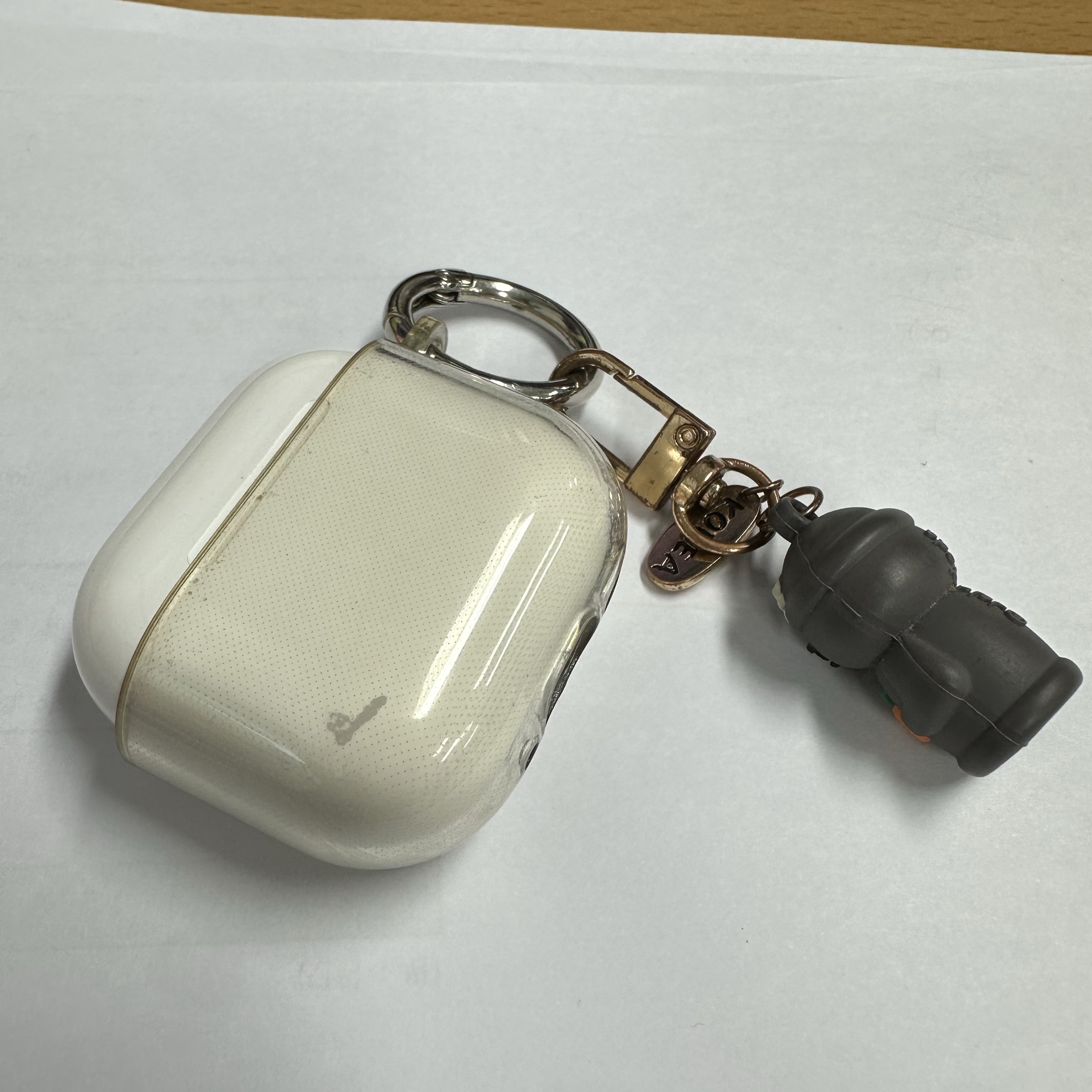 Apple AirPods 4th Gen with Active Noise Cancellation (Korean Ver.) 착용 스타일