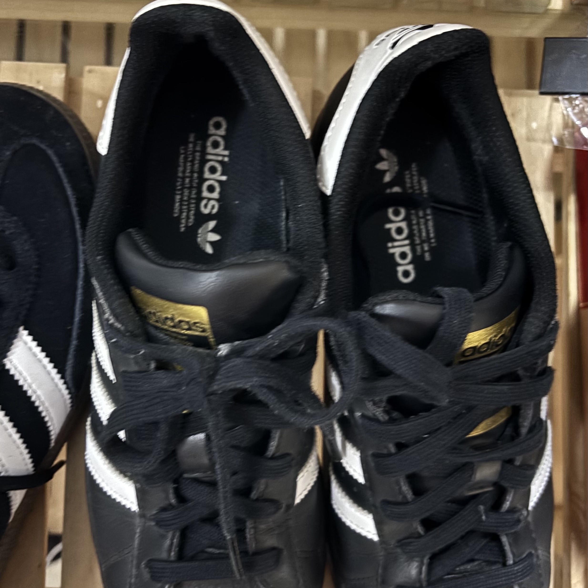 Adidas Superstar Core Black White 착용 스타일