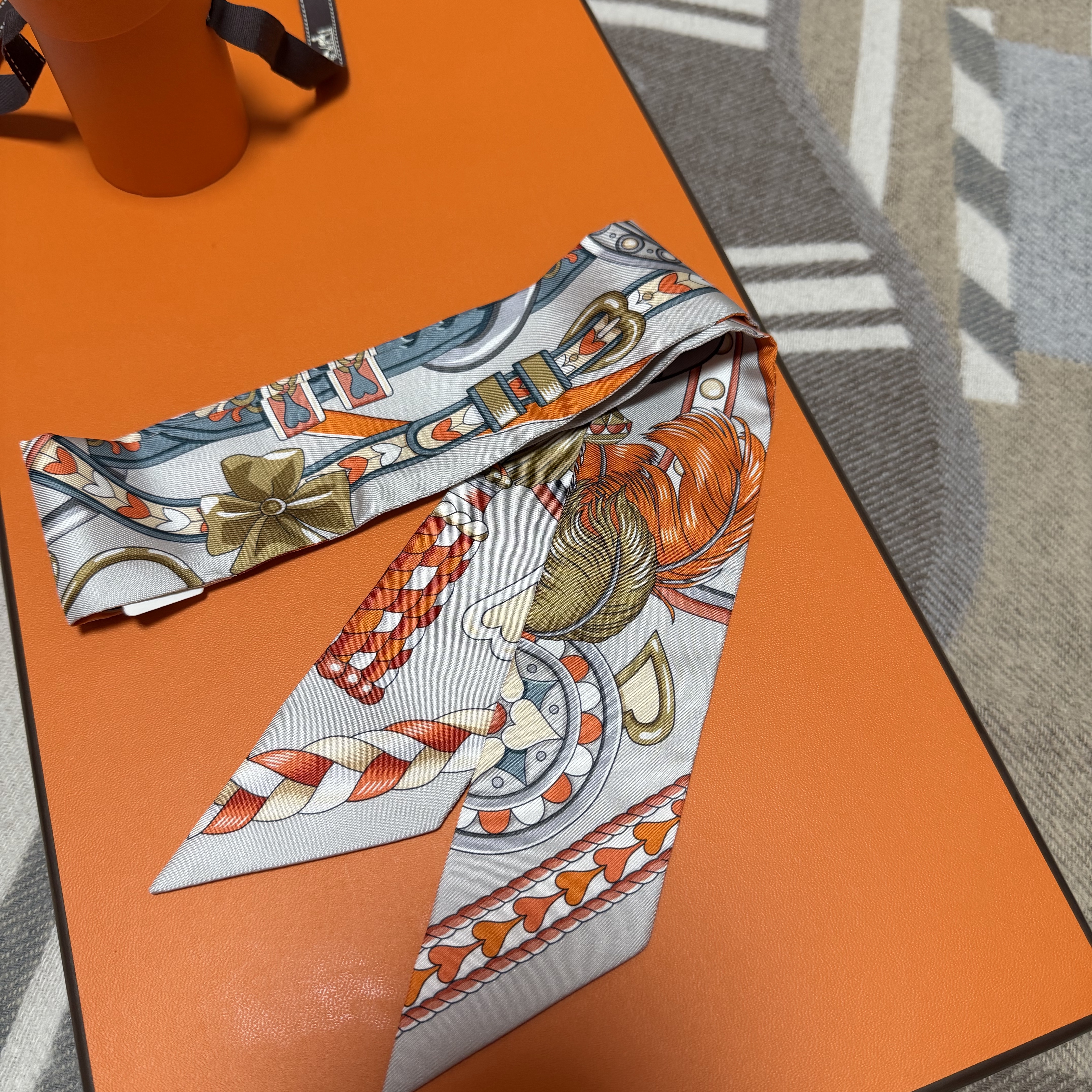 (W) Hermes Harnais De Coeur Twilly Gris Perle Orange Gris Bleute 착용 스타일 - 2