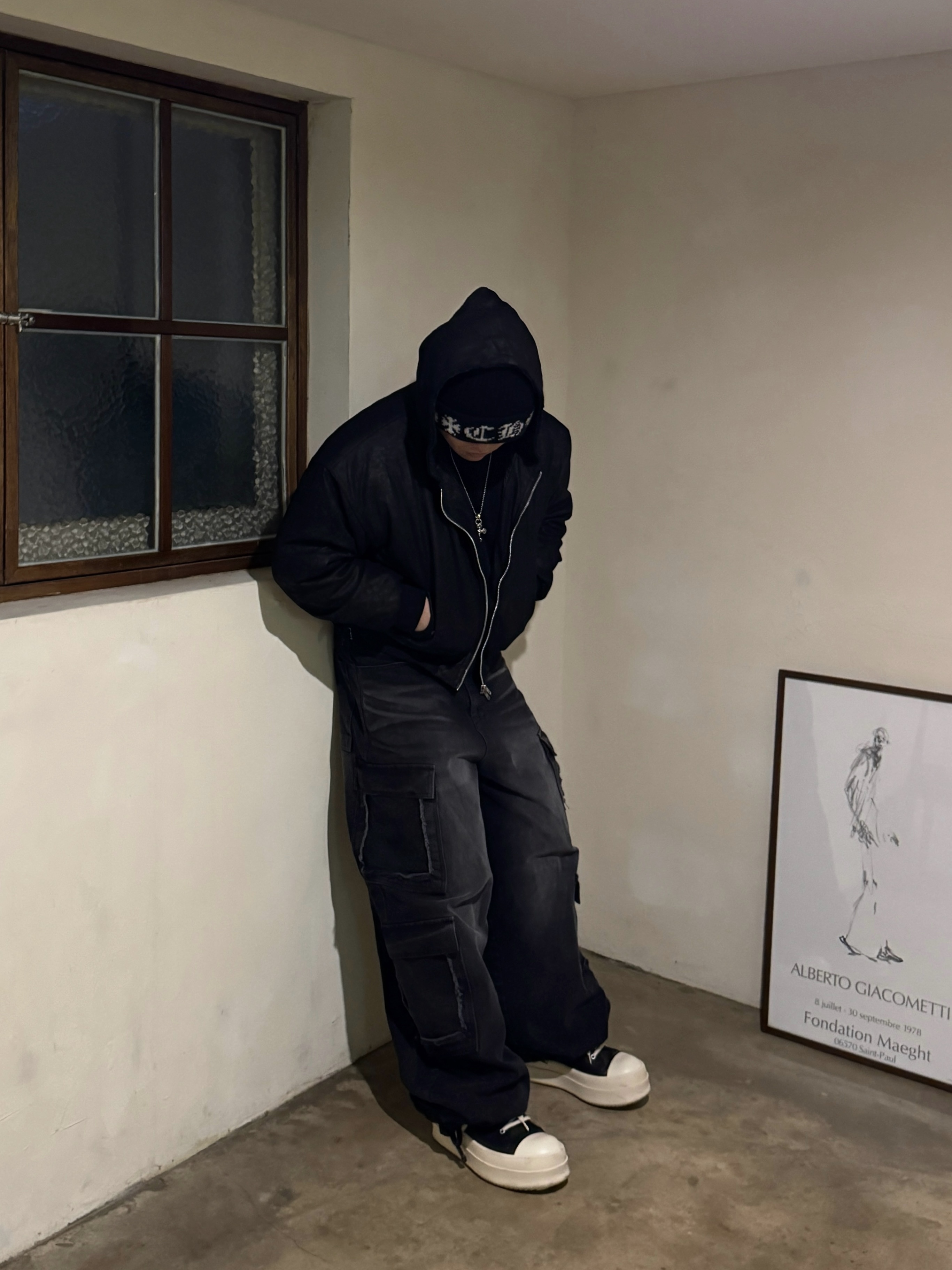 Chrome Hearts Big Daddy Cashmere Beanie Black (Star Top Button Ver.), Rick Owens Luxor Mega Bumper Sneakers Black Milk 착용 스타일 - 1