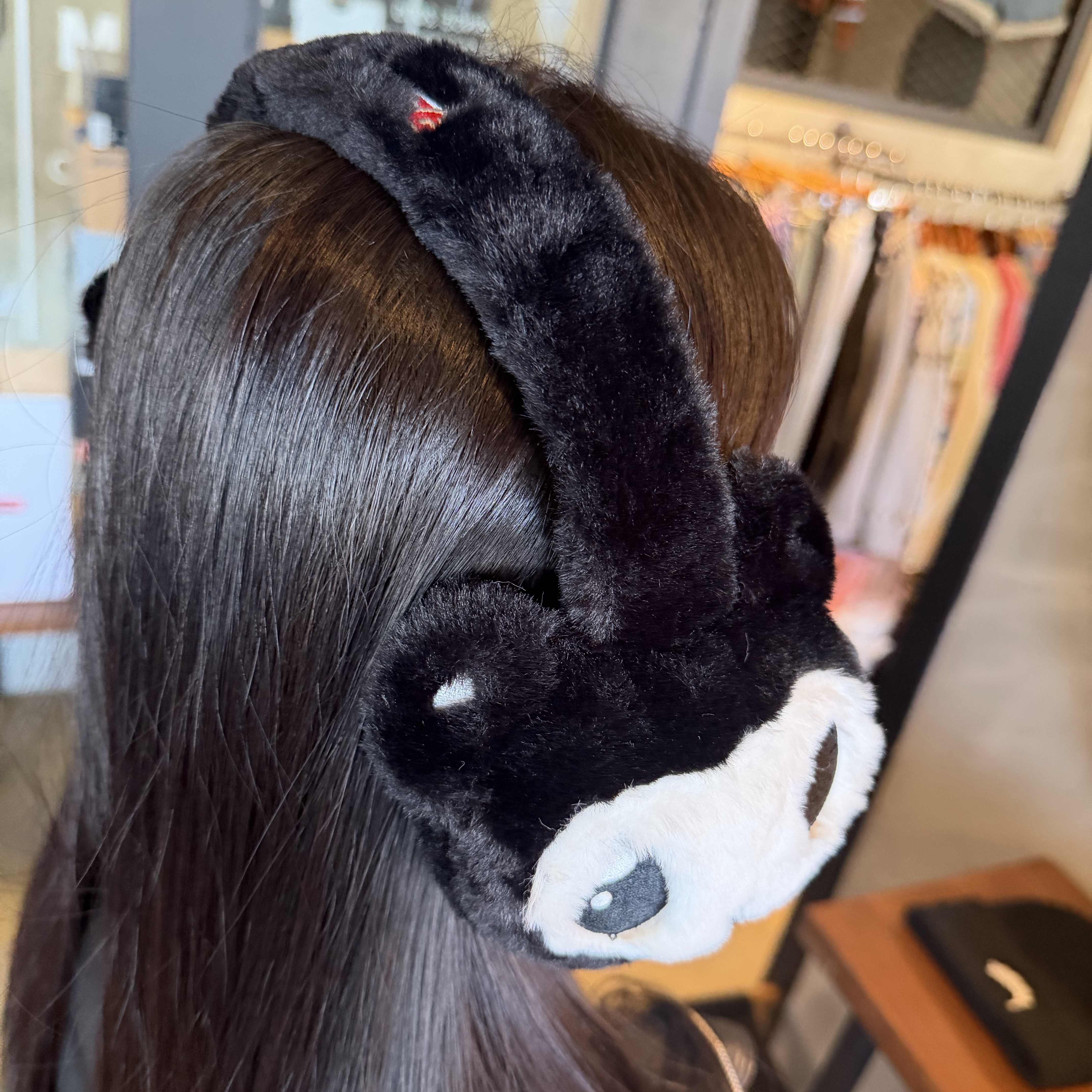 Palace Kawaii Plush Ear Warmer Black - 25FW 착용 스타일