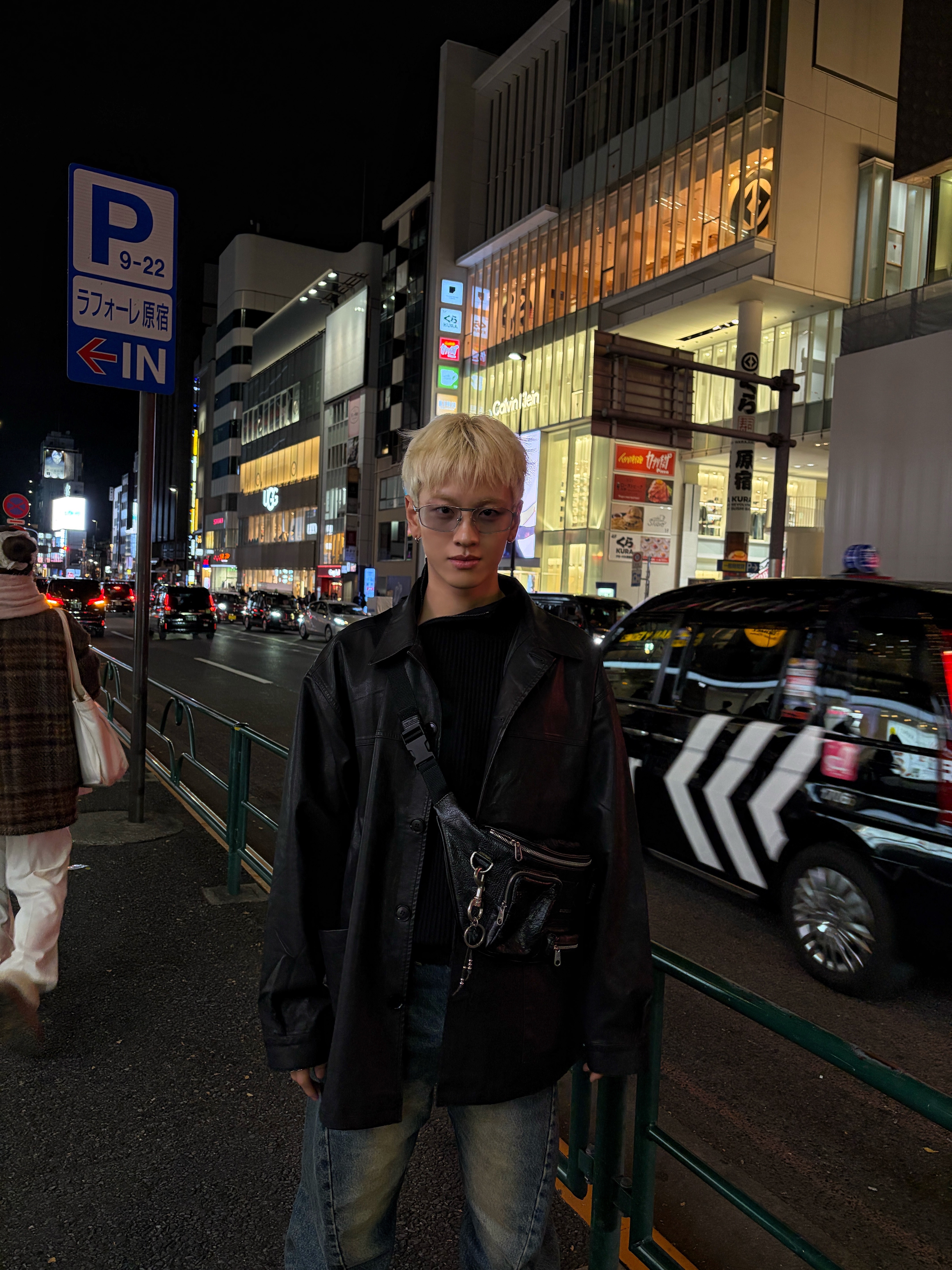 Balenciaga Superbusy Beltpack Black, Balenciaga Tag 3.0 D-Frame Sunglasses Silver 착용 스타일
