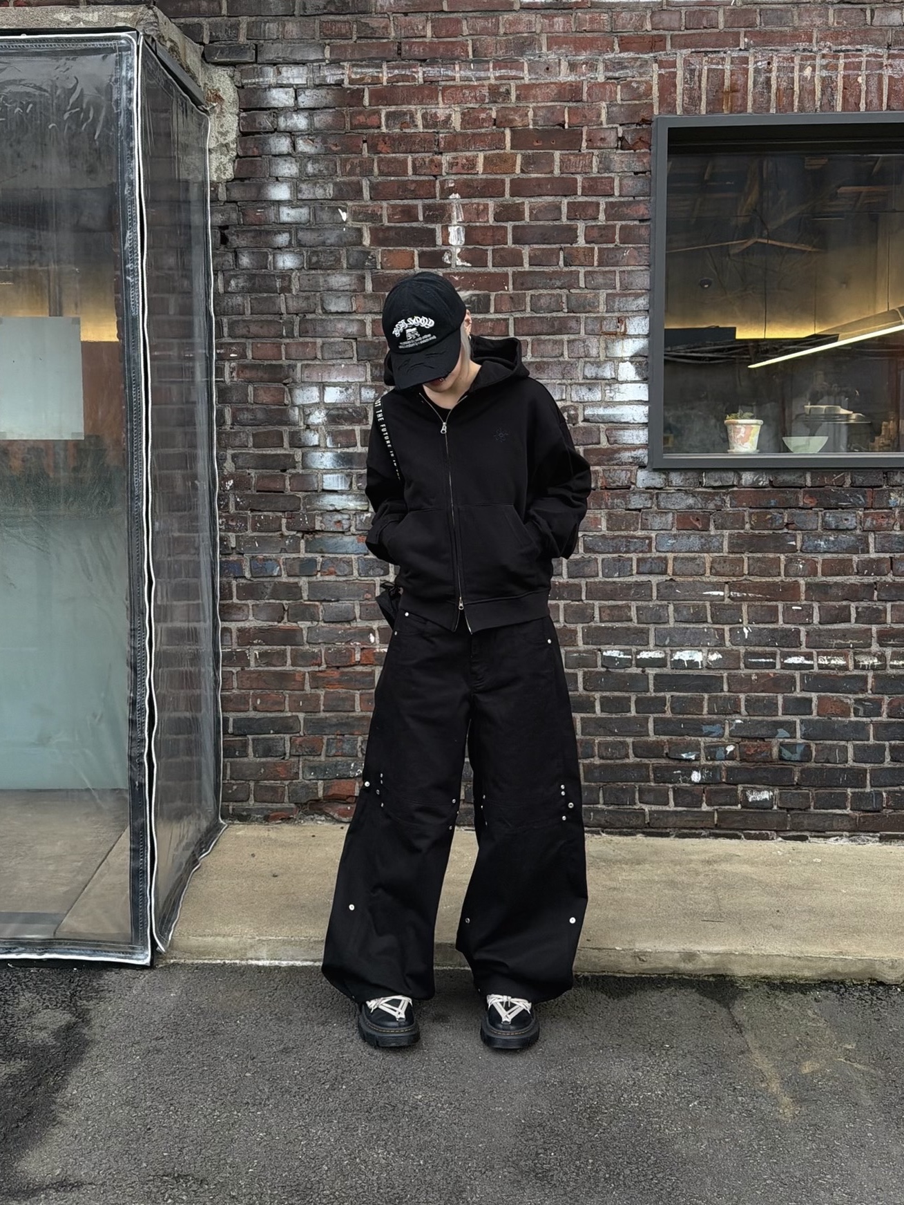 ETCE Boy Hood Destroyed Cap Black 착용 스타일