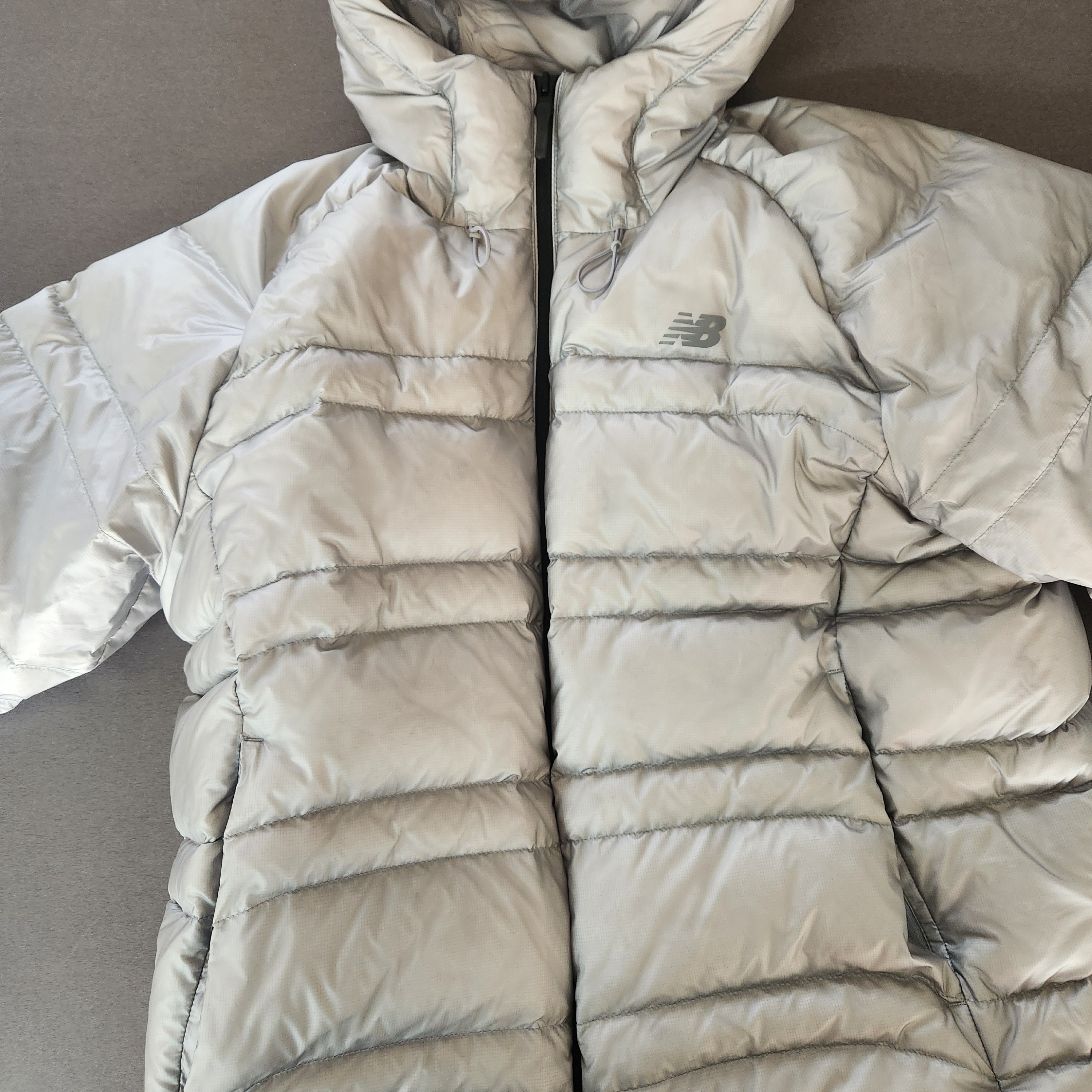 New Balance Flying 77 Superlight Hooded Goose Down Jacket Light Gray 착용 스타일 - 1