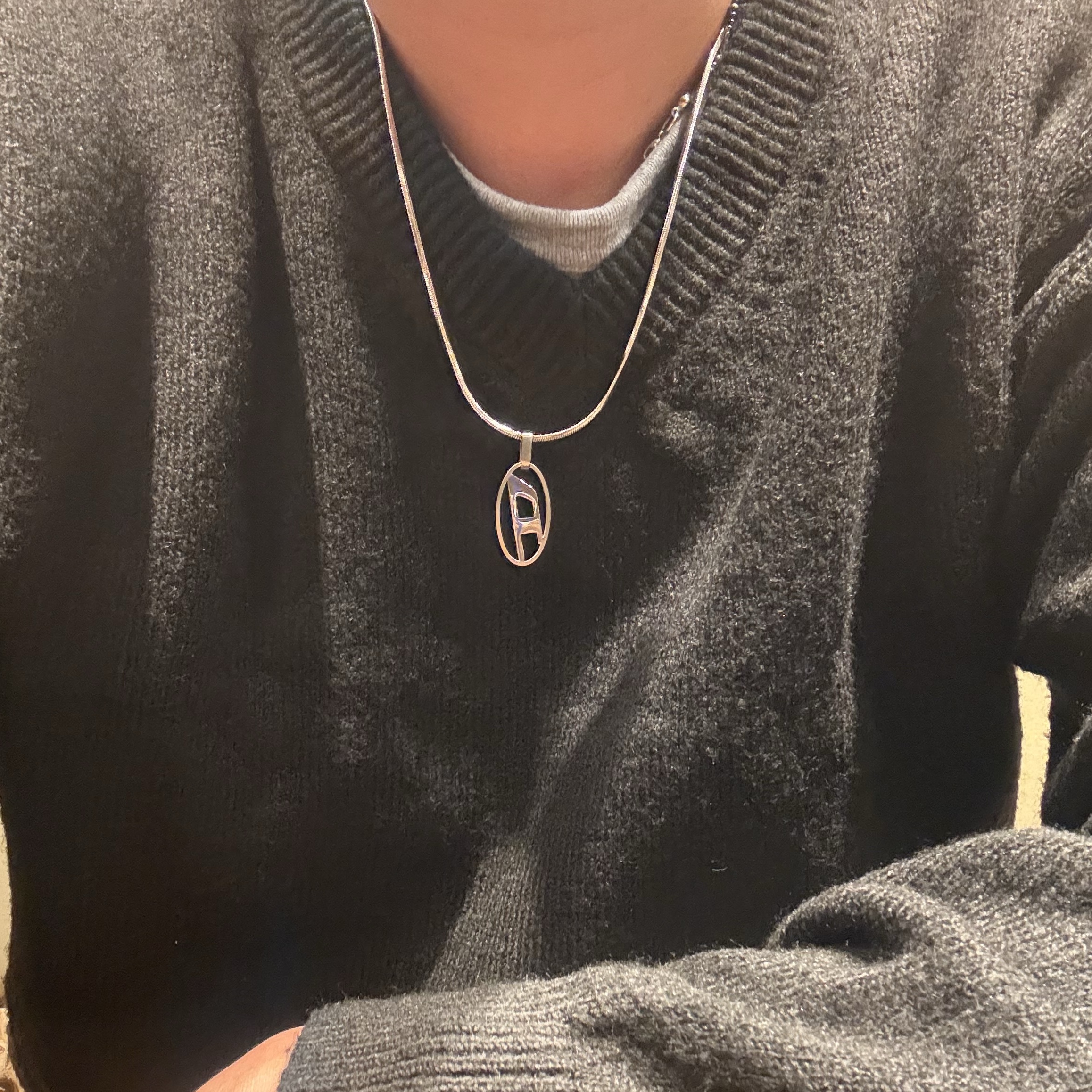 Diesel Dx1342 Stainless Steel Pendant Necklace Silver 착용 스타일 - 1