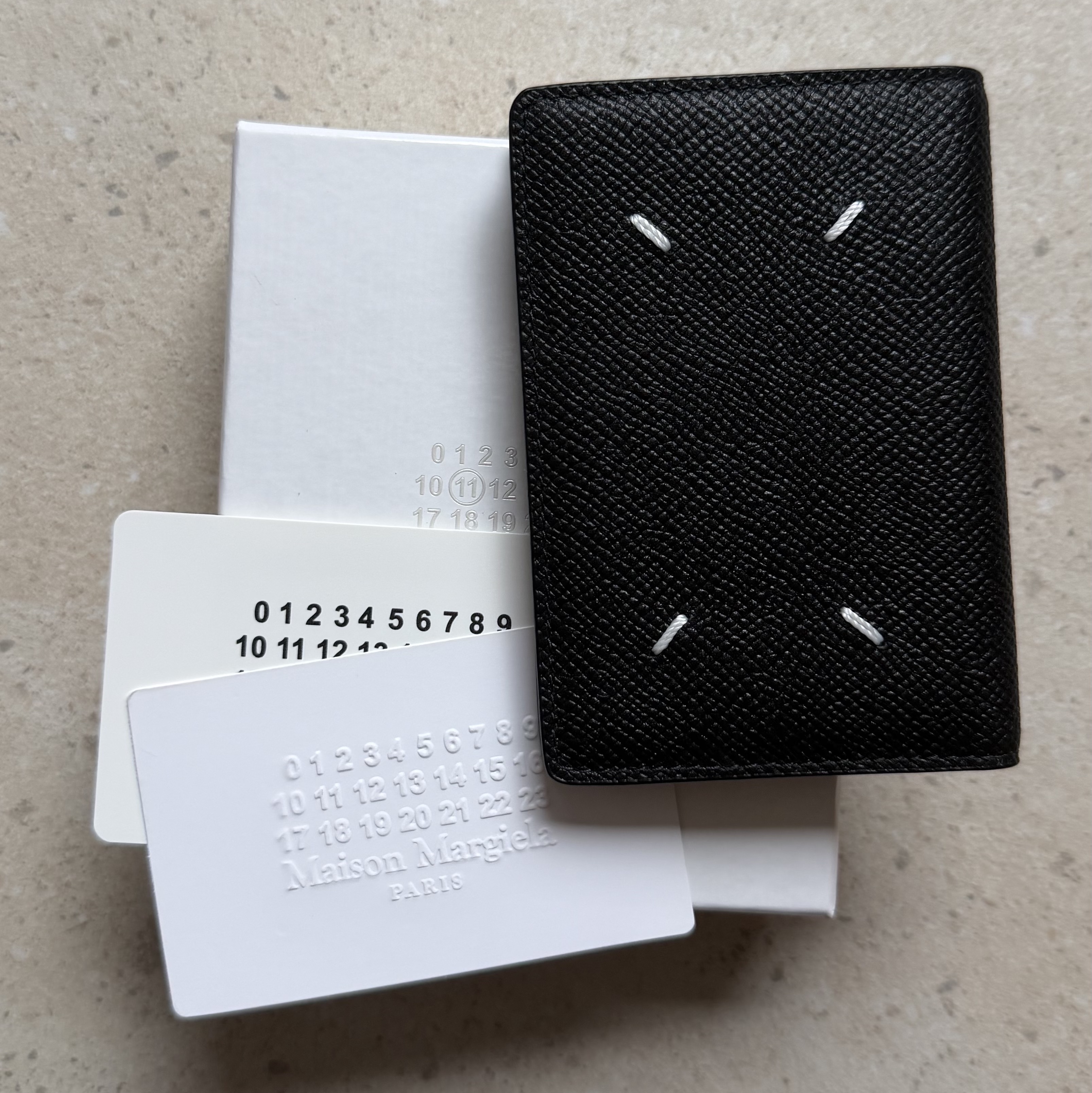 Maison Margiela Leather Bi-Fold Card Holder Black 착용 스타일