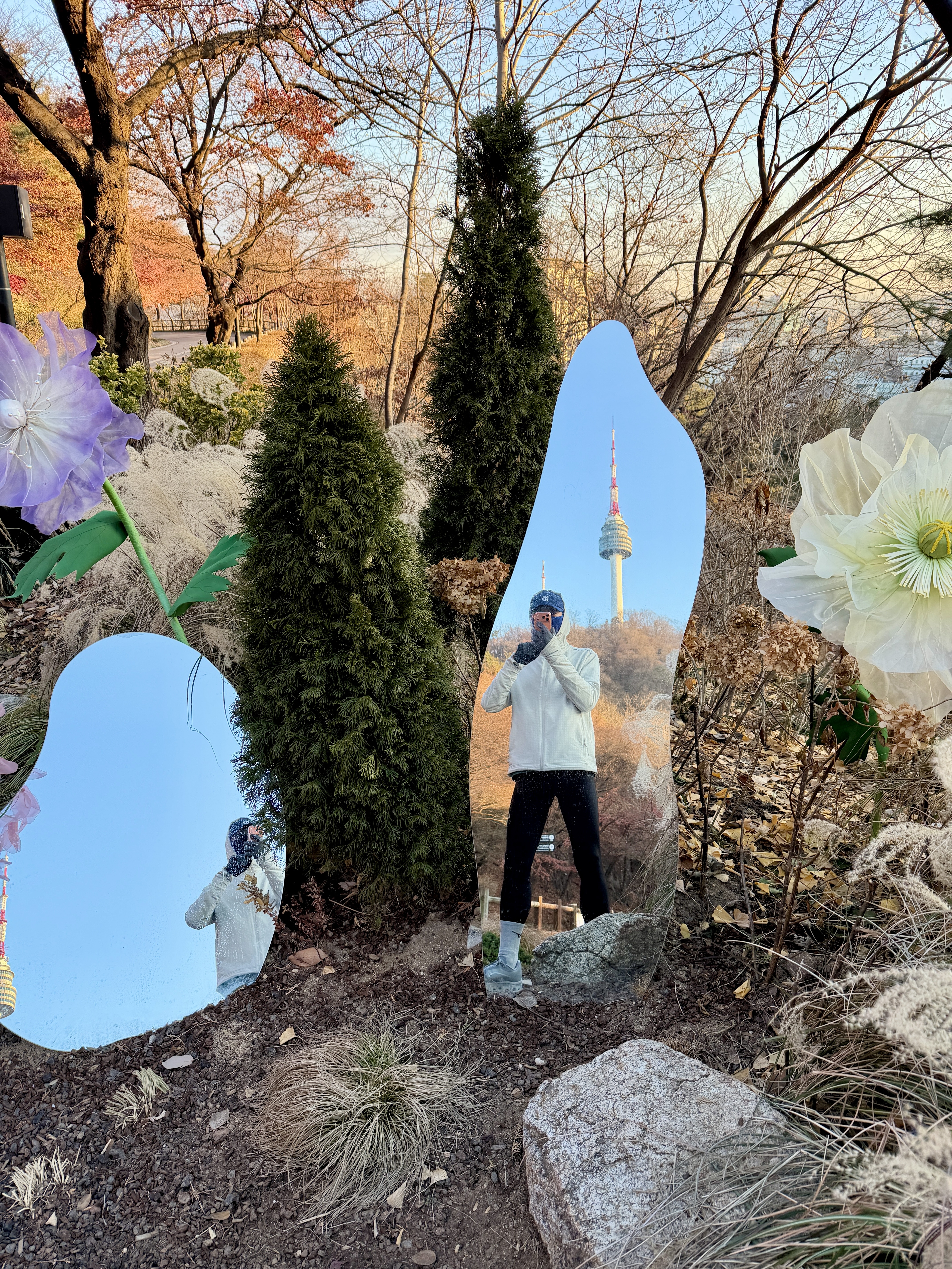 On Running x Post Archive Faction (Paf) Cloudmonster Hyper Phantom Apollo, Ciele Athletics GOCap SC QA WWM City New York Navy 착용 스타일 - 2