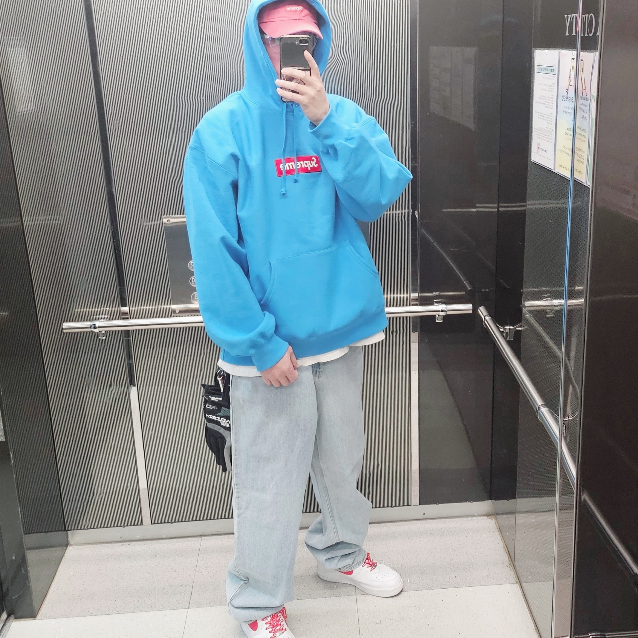 Supreme Box Logo Hooded Sweatshirt Cyan - 25FW, Nike x Supreme Air Force 1 Low White Speed Red - Shanghai Store Exclusive 착용 스타일