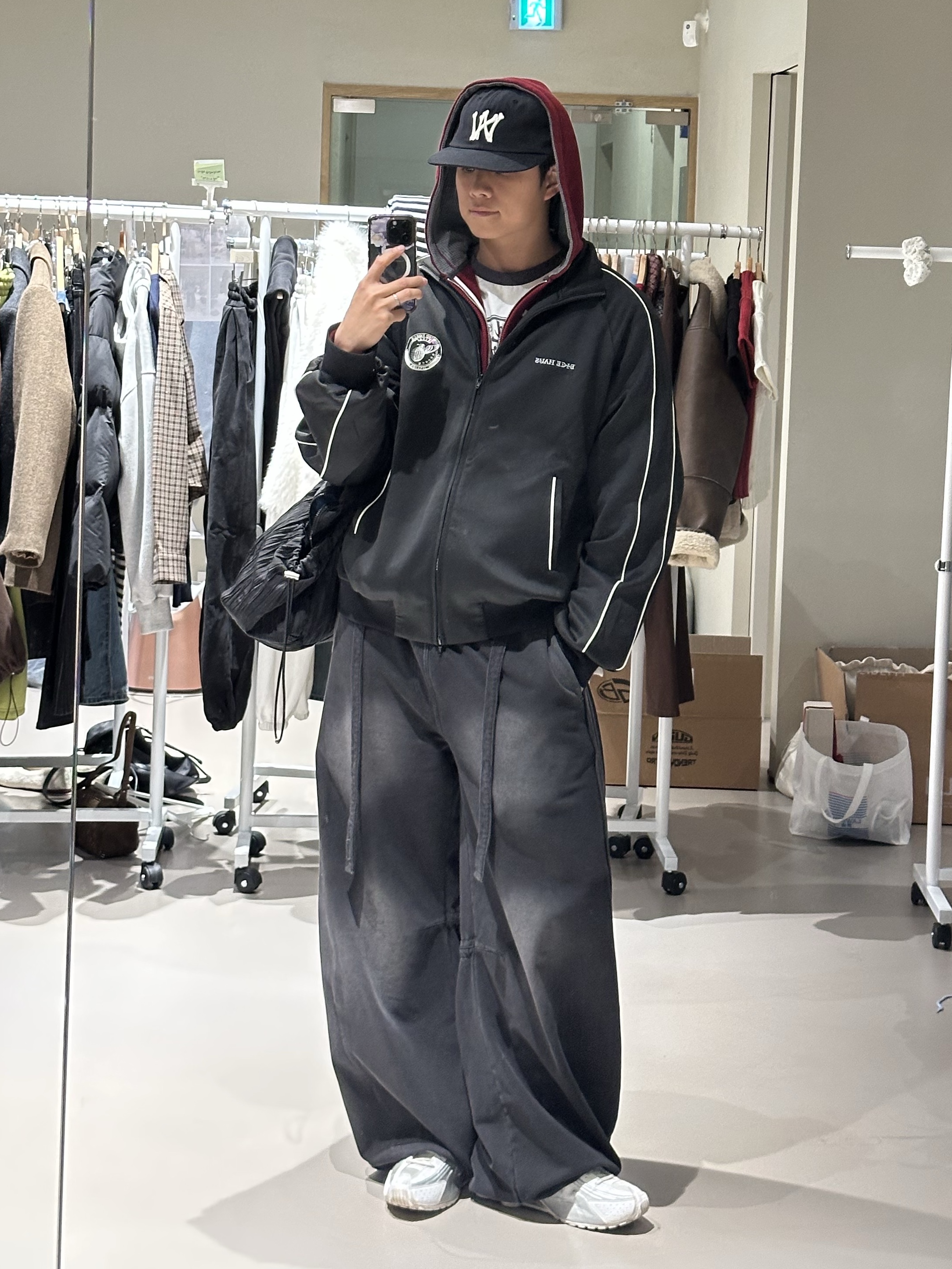 Bad Blood Billie Washed Denim Sweat Pants Blue, Aoiro 6-Panel Bone A/N Cap Black 착용 스타일 - 1