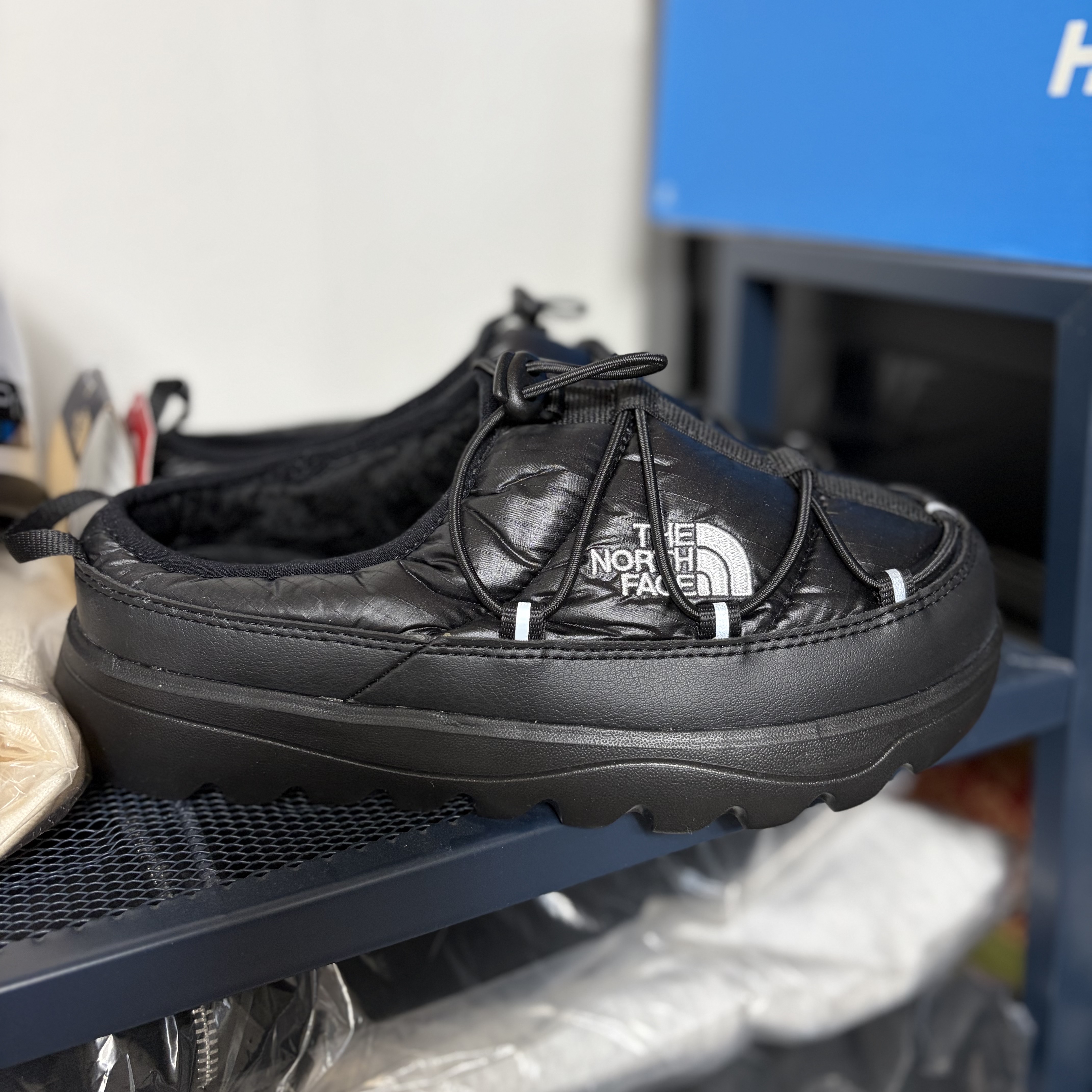 The North Face Borealis Mule Black - 25FW 착용 스타일 - 1