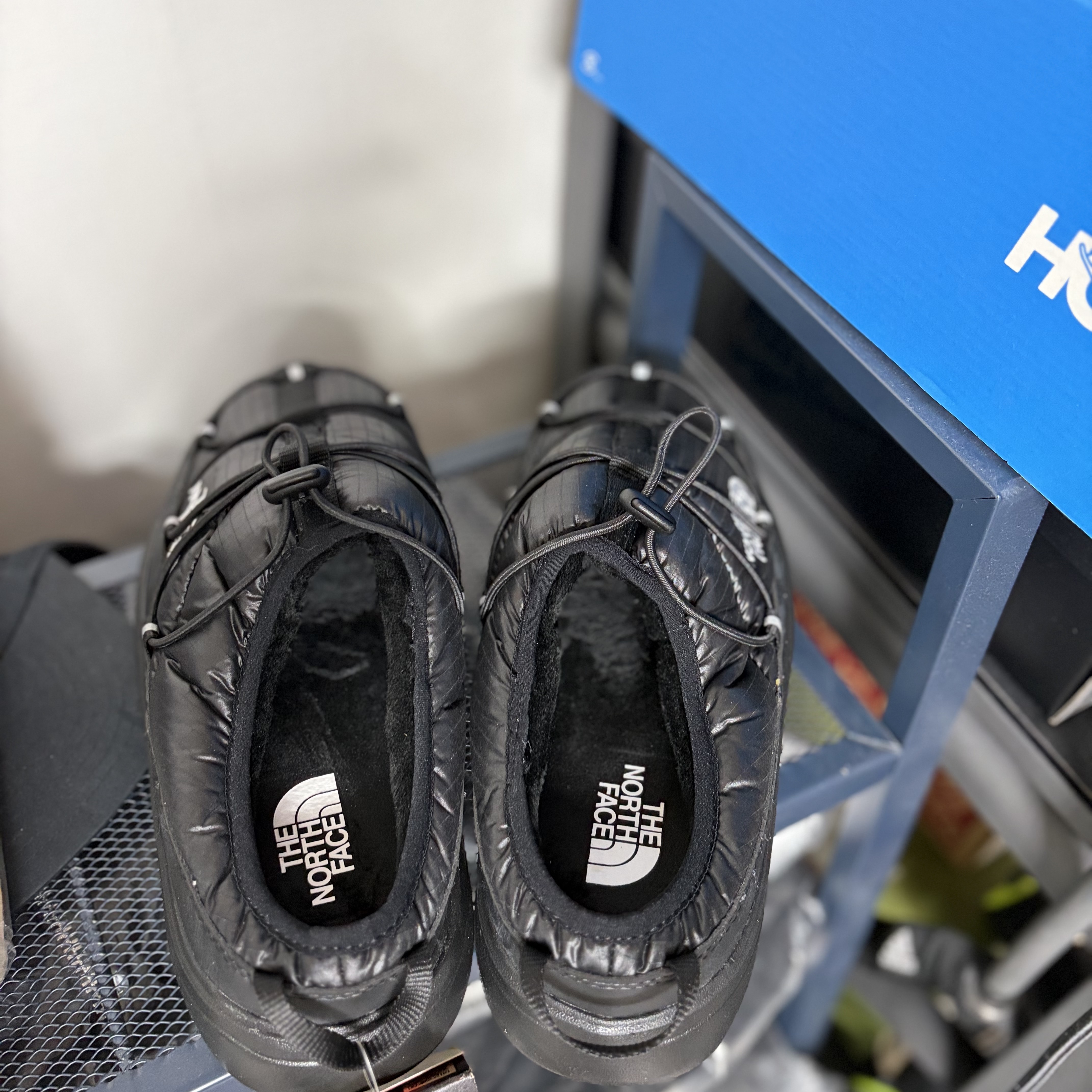 The North Face Borealis Mule Black - 25FW 착용 스타일 - 4