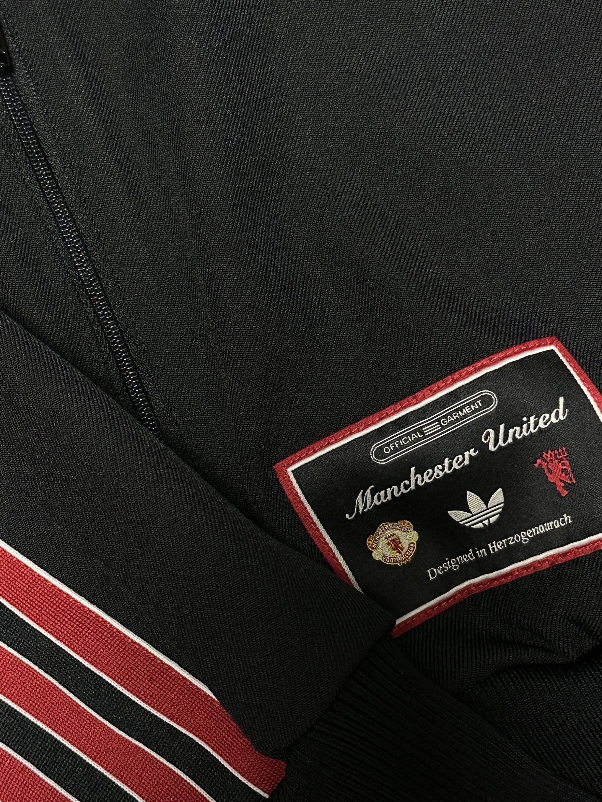 Adidas Manchester United Terrace Icon Track Top Black - KR Sizing 착용 스타일 - 3