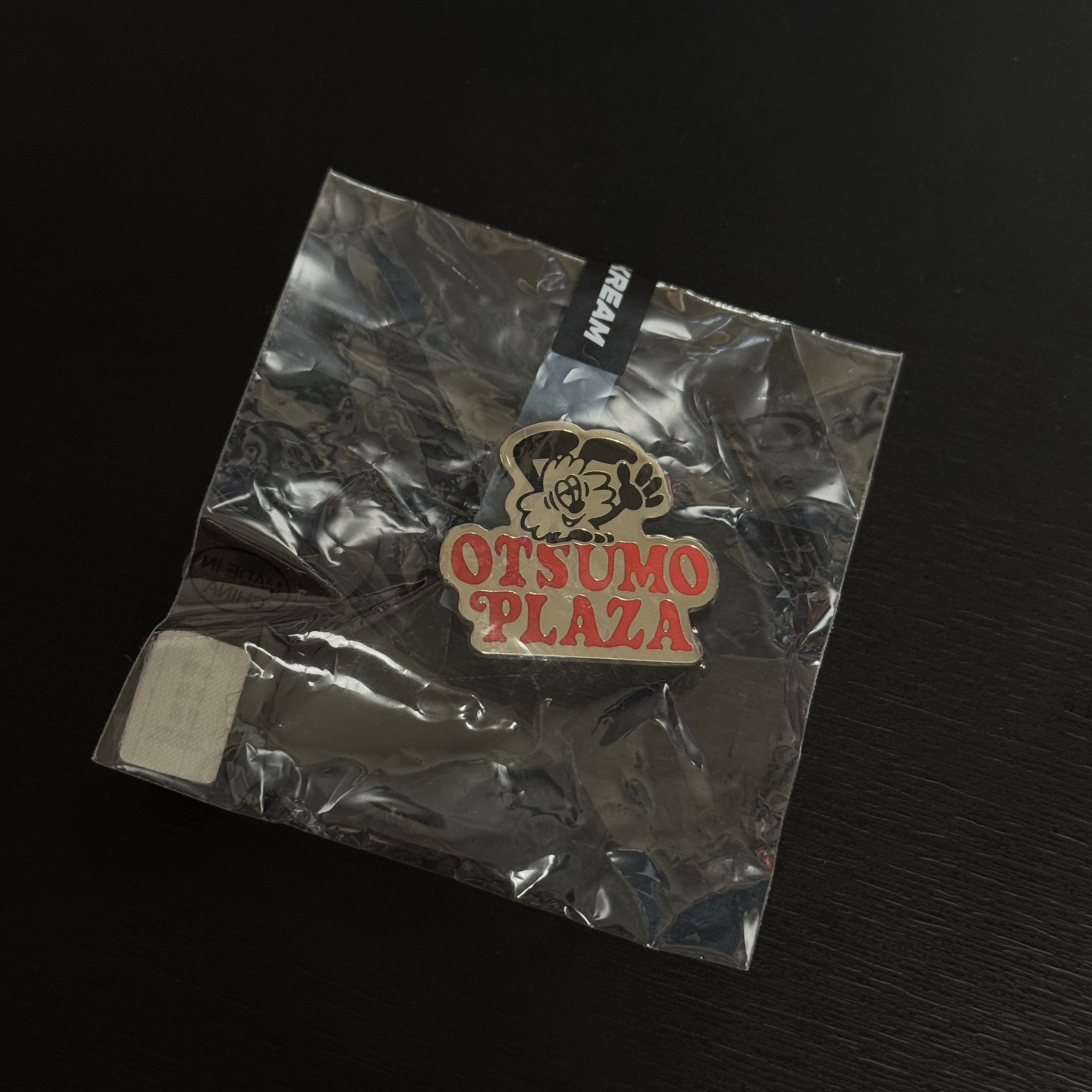 Verdy Otsumo Plaza Pins Red - Otsumo Plaza Exclusive 착용 스타일
