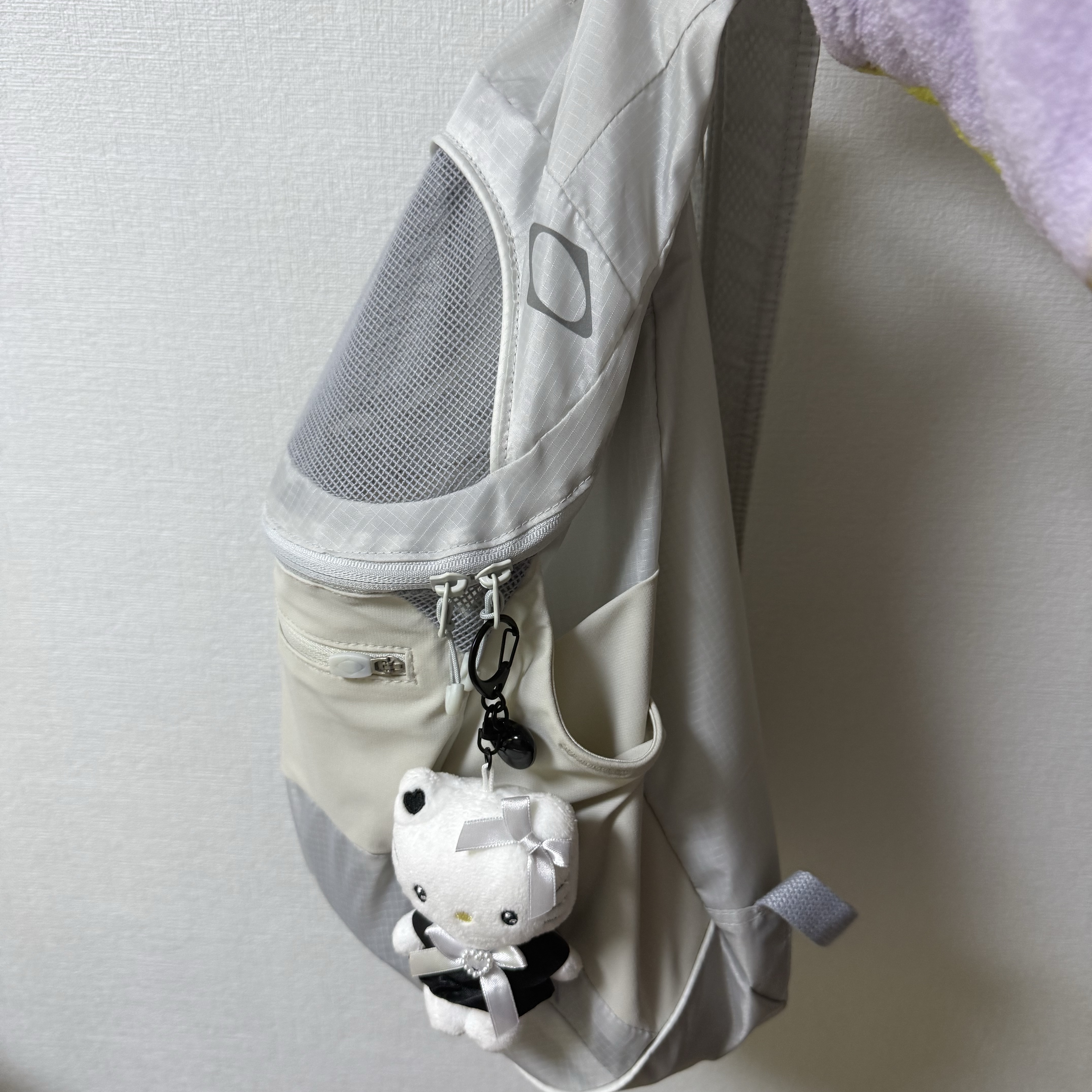 Mischief x Eplc Lightweight Zip Around Backpack Light Gray 착용 스타일