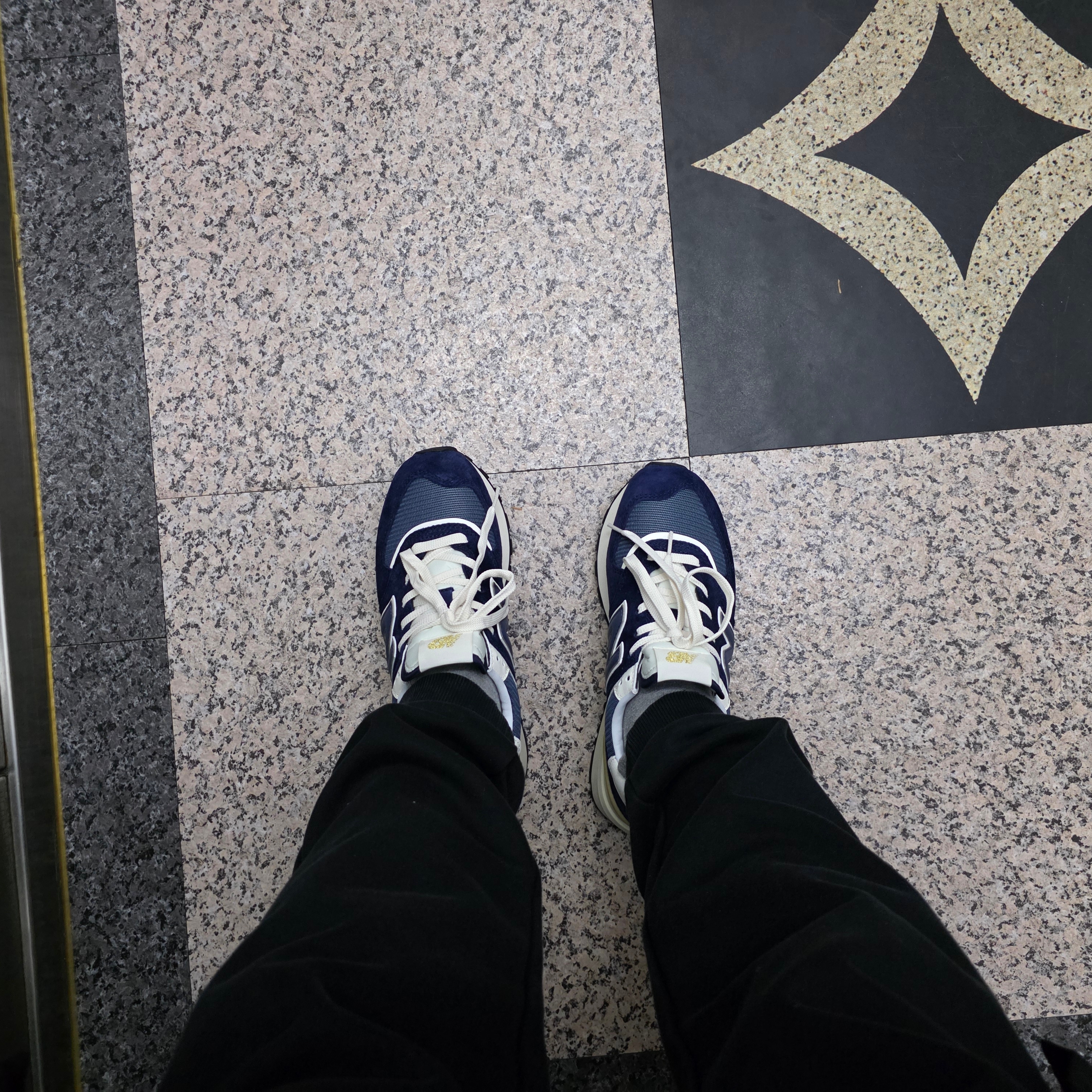 New Balance 574 Legacy Navy 착용 스타일