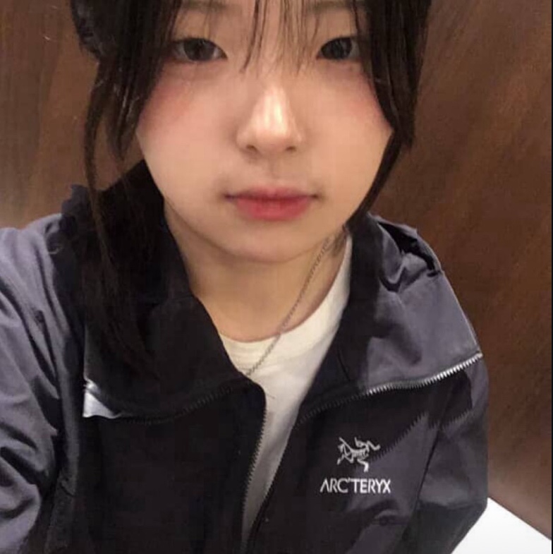 (W) Arc'teryx Squamish Hoody Black 착용 스타일 - 1