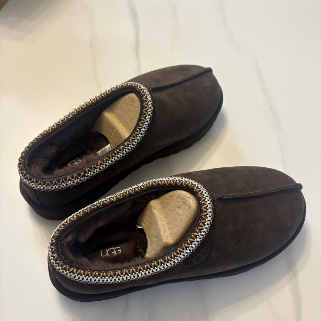 UGG Tasman II Slipper Dusted Cocoa 착용 스타일