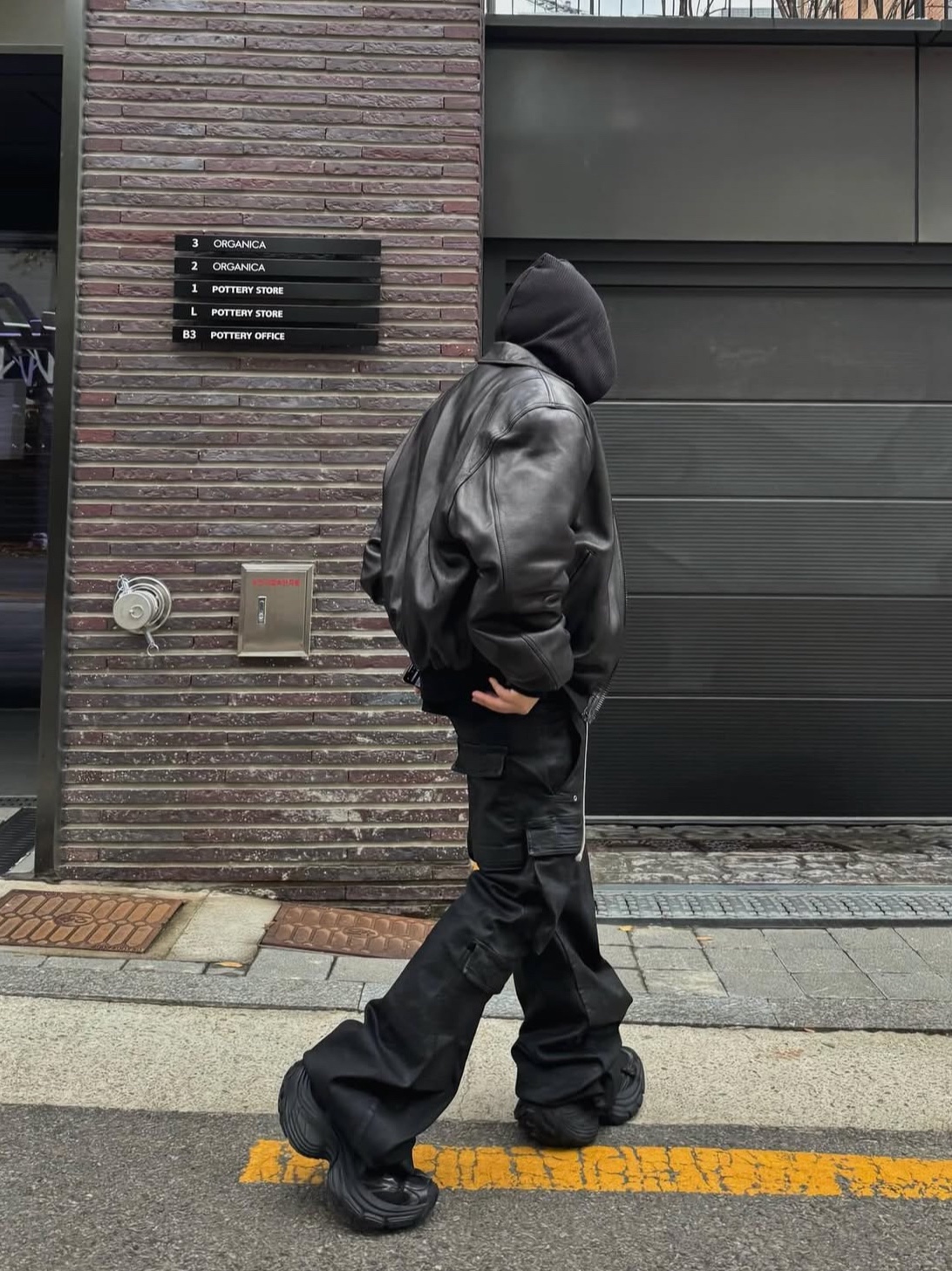 Balenciaga 10XL Sneakers Black 착용 스타일