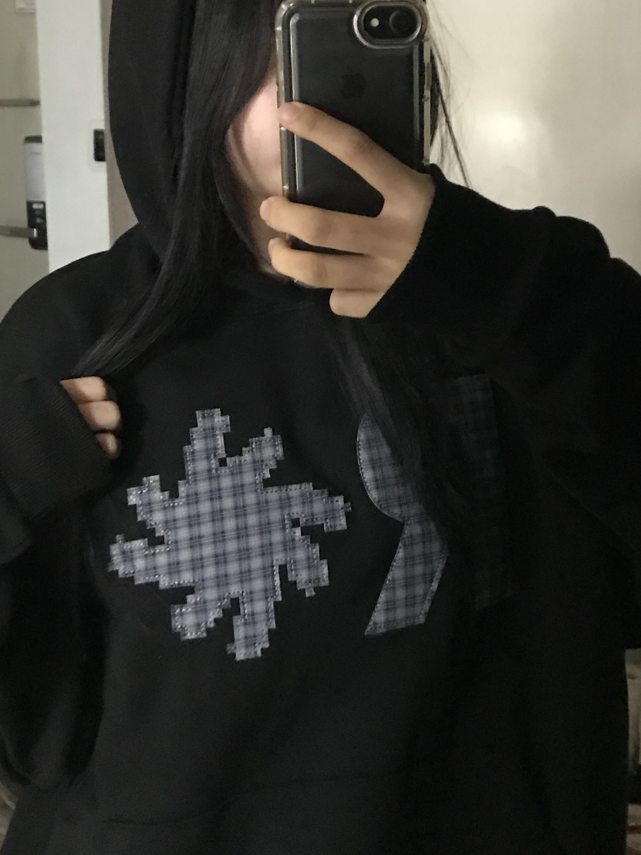 SLOW RECORD HOUSE Check Patch Hoodie Black 착용 스타일 - 2