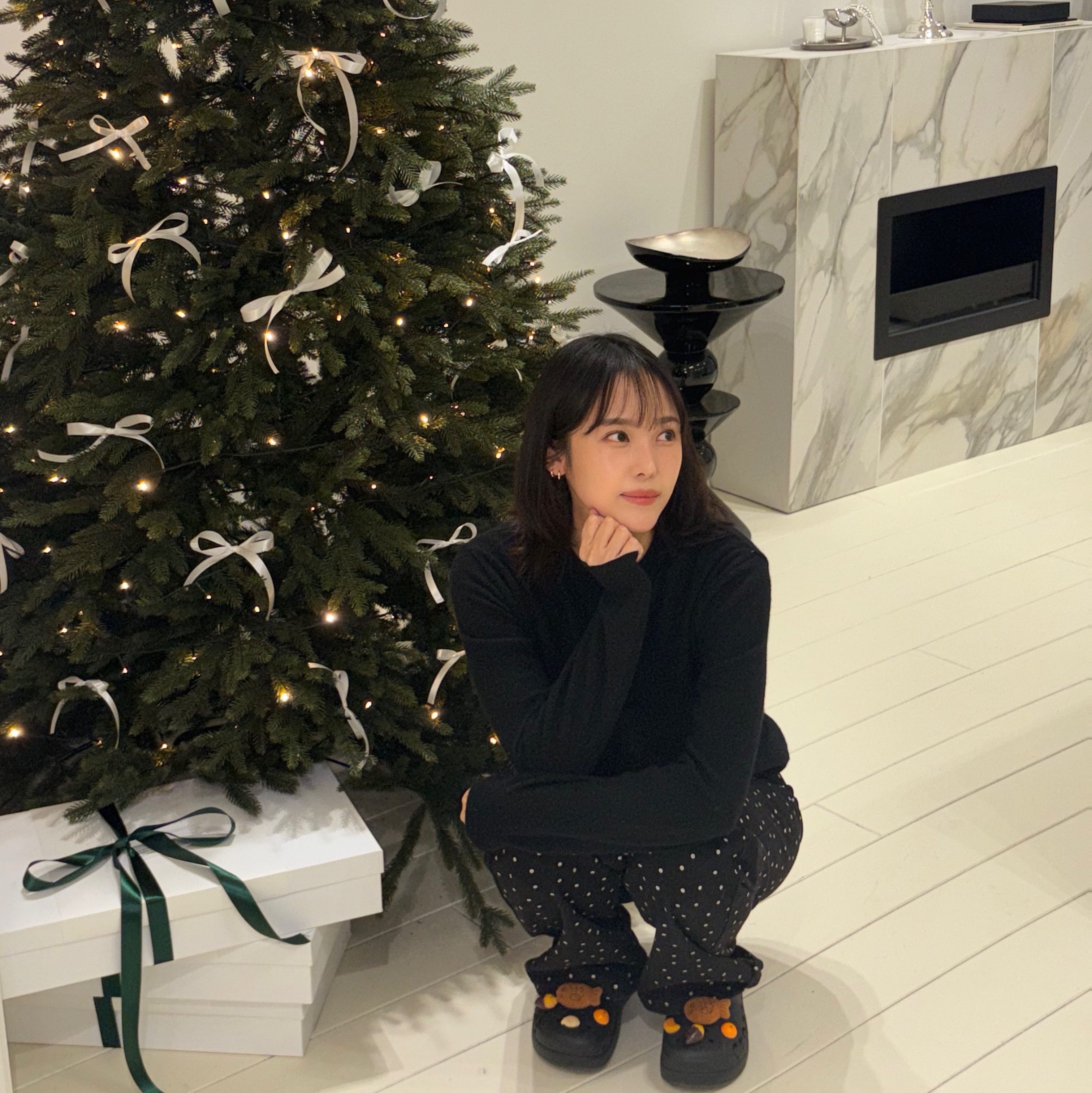 (W) Crocs Baya Platform Lined Clog Winter Black 착용 스타일 - 2