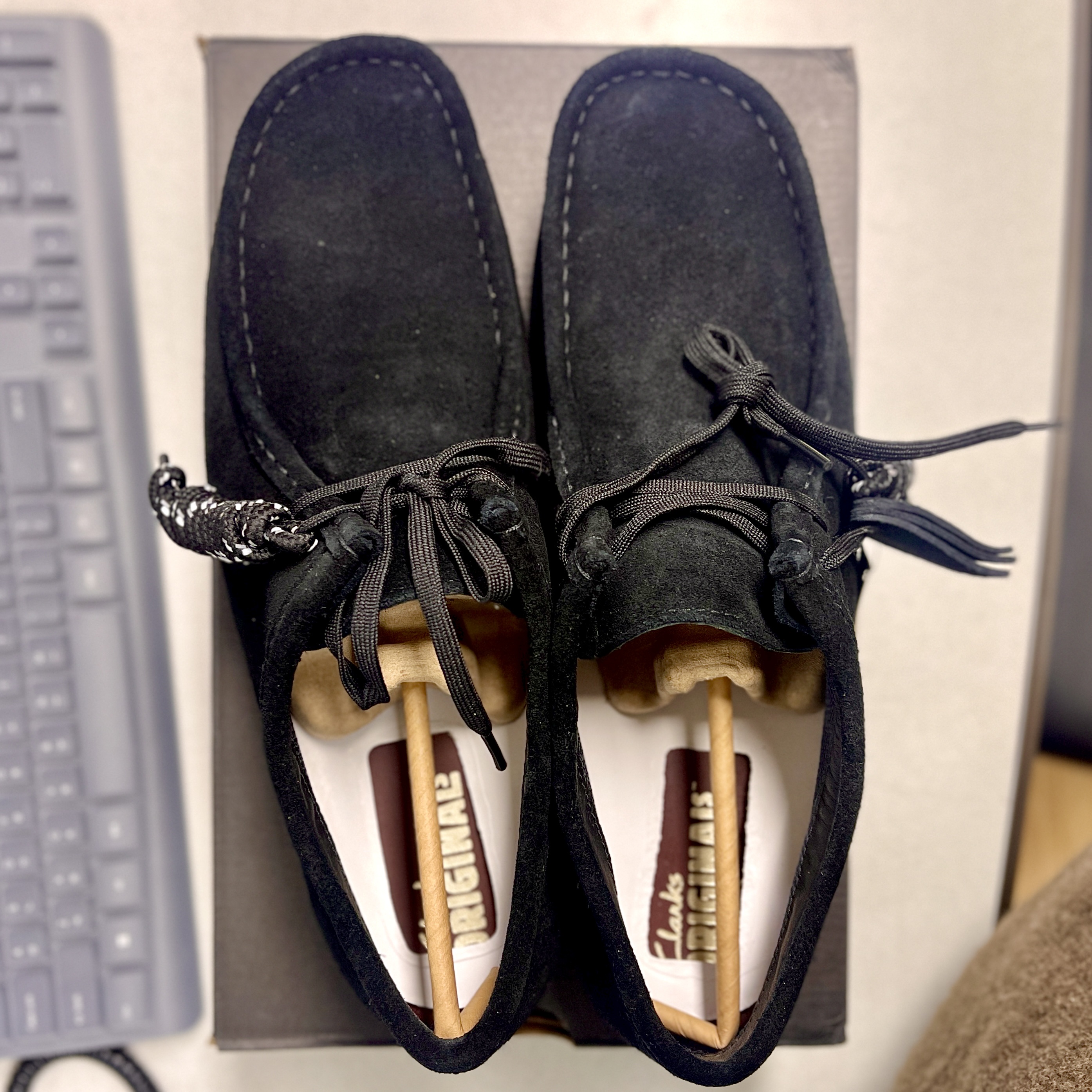 Clarks Wallabee Gore-Tex Black Suede 착용 스타일 - 4