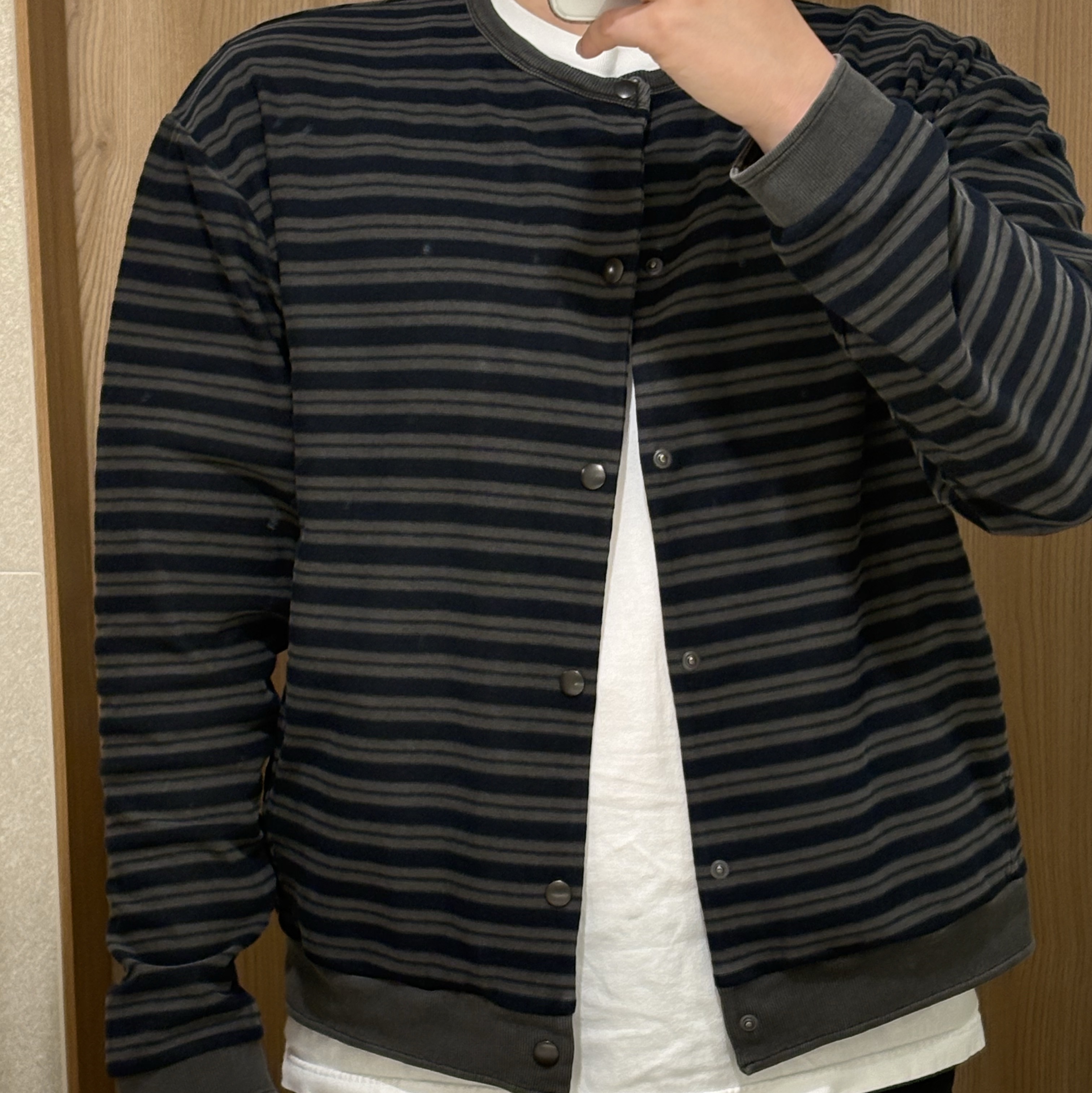 Hatchingroom Stripe Cardigan Blue 착용 스타일