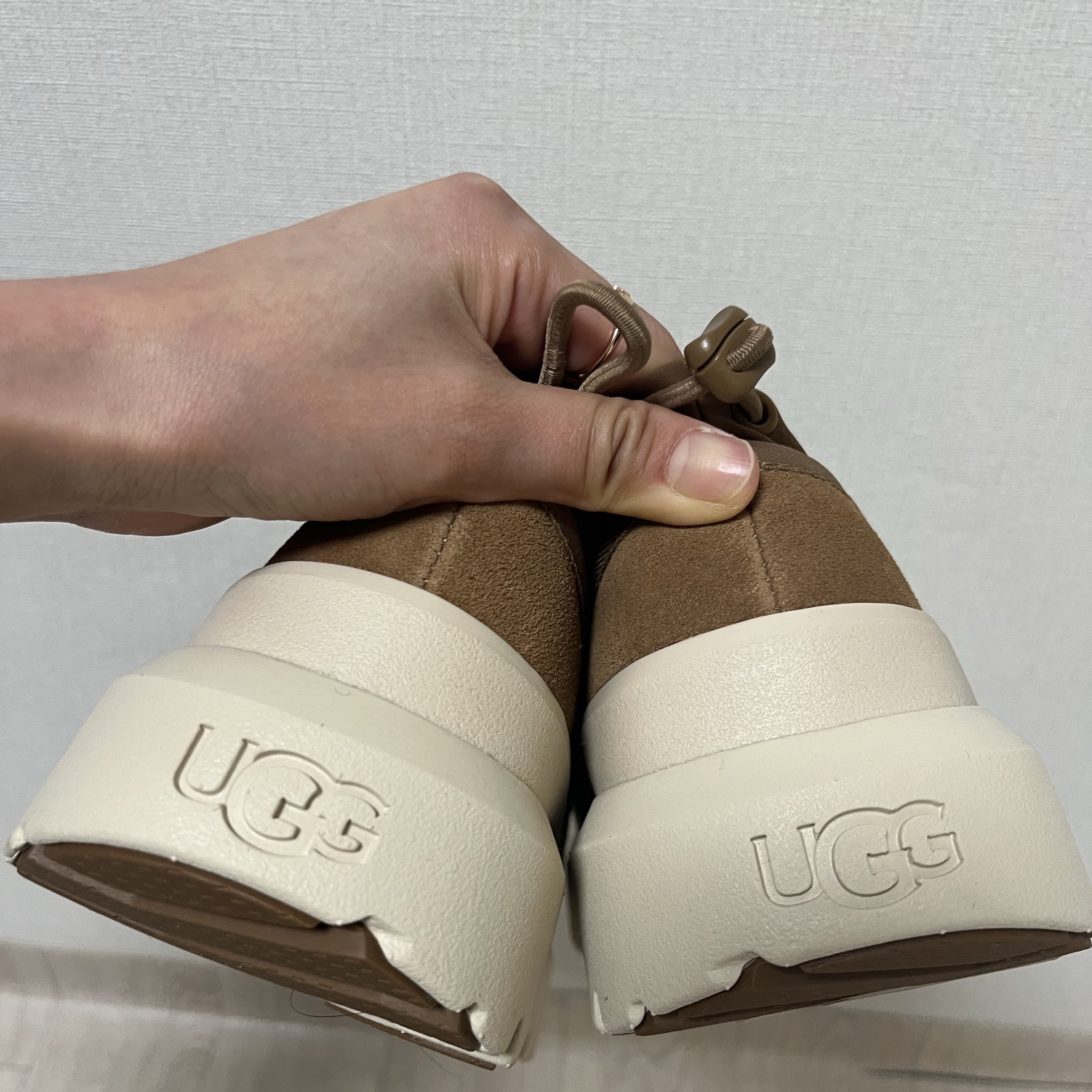 UGG Tasman Weather Hybrid Chestnut Whitecap 착용 스타일 - 3