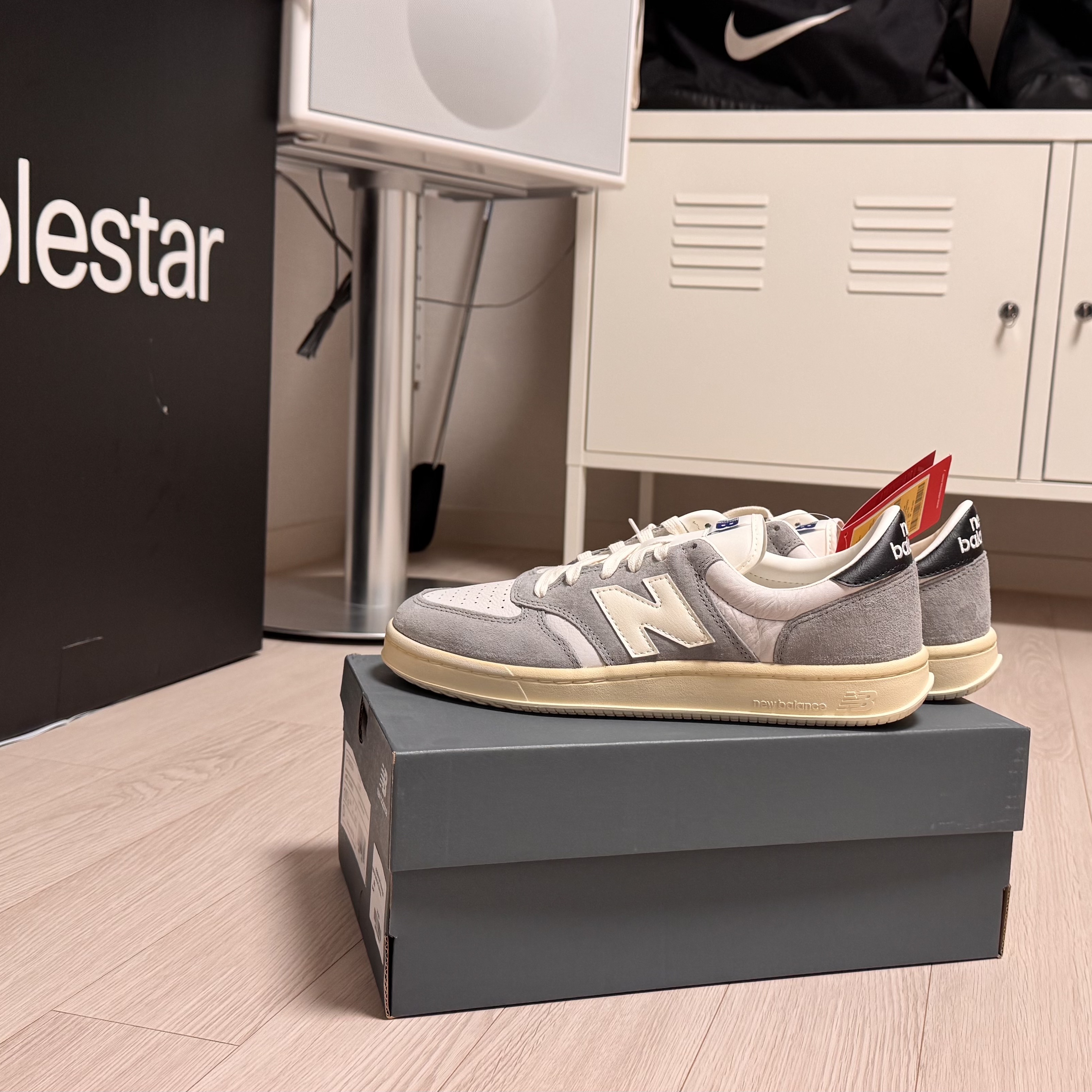 New Balance T500 Slate Grey Reflection - D Standard 착용 스타일