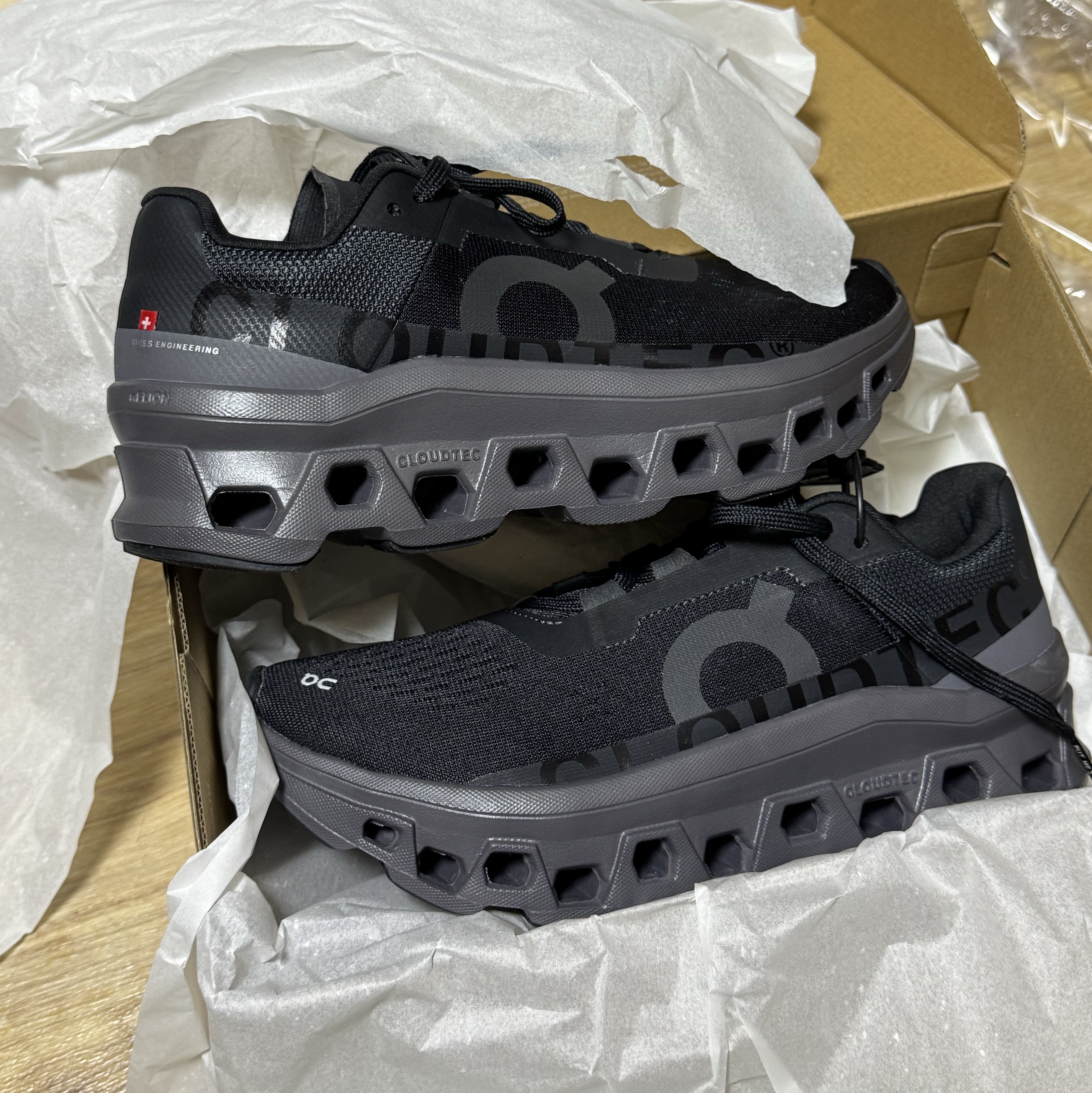 (W) On Running Cloudmonster Black Magnet 착용 스타일