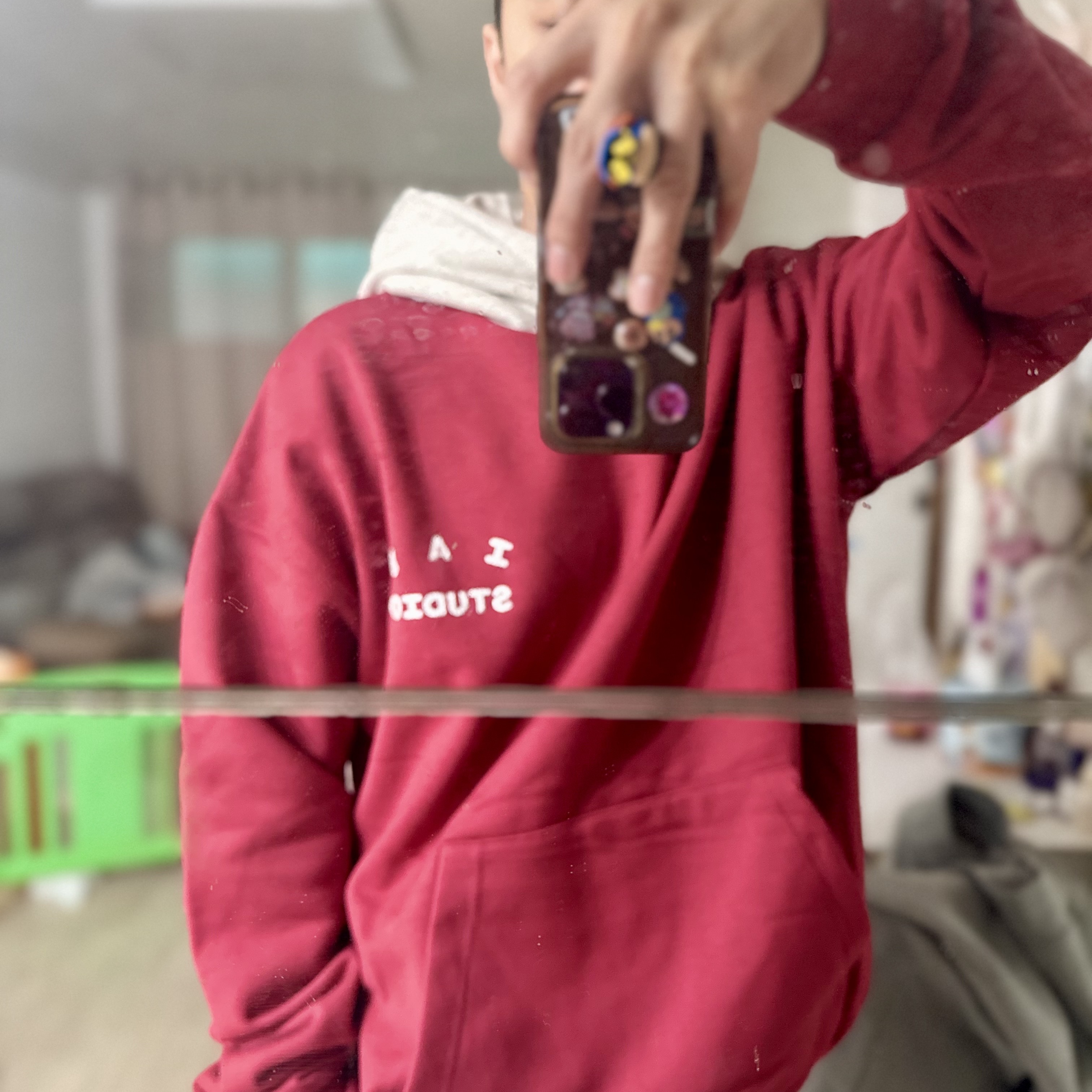 IAB Studio 24 Christmas Hoodie Burgundy Oatmeal 착용 스타일 - 1