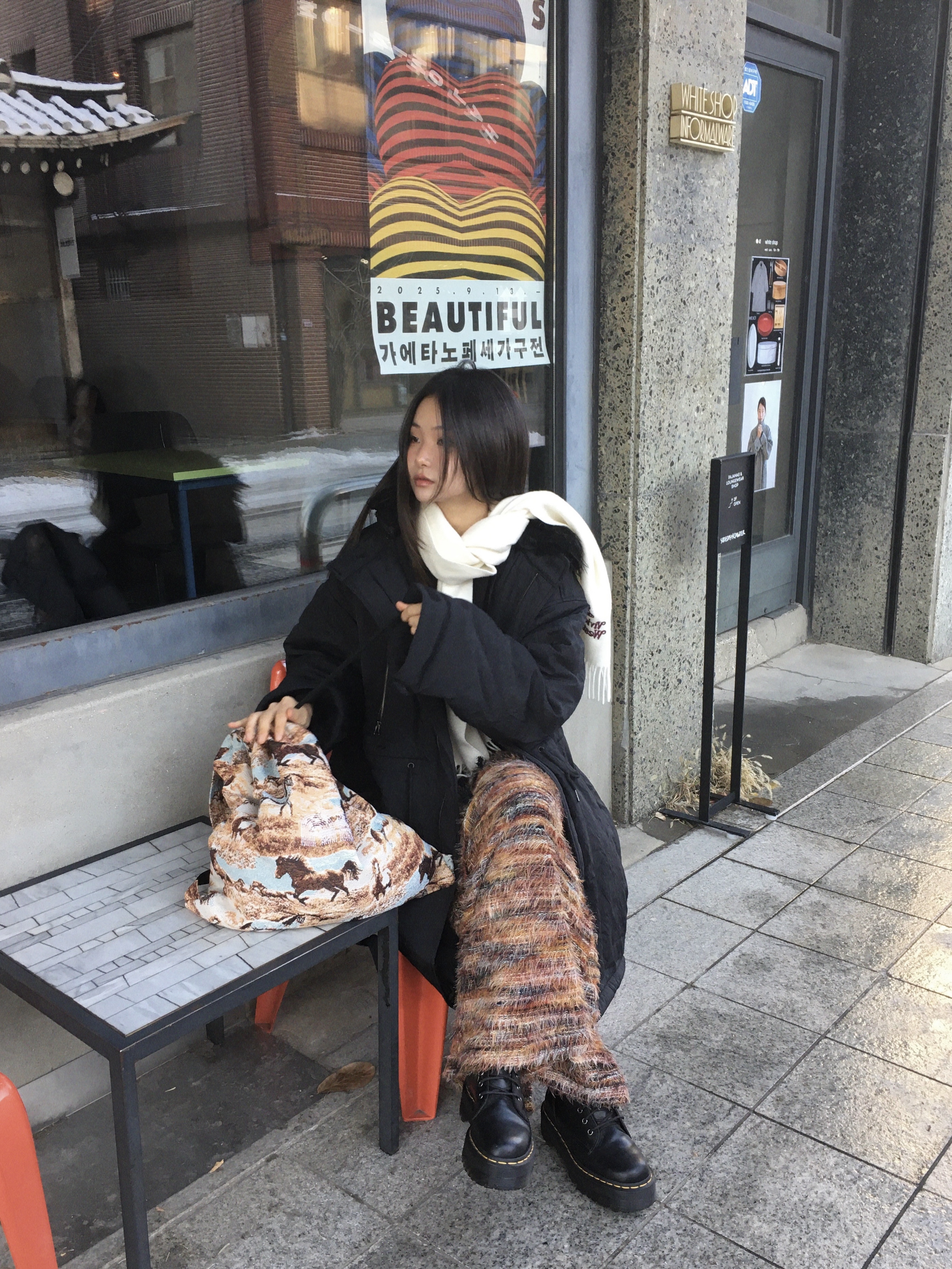 Not New Pattern Duffle Bag Horse, Vivienne Westwood Embroidered Logo Muffler White Wine 착용 스타일 - 1