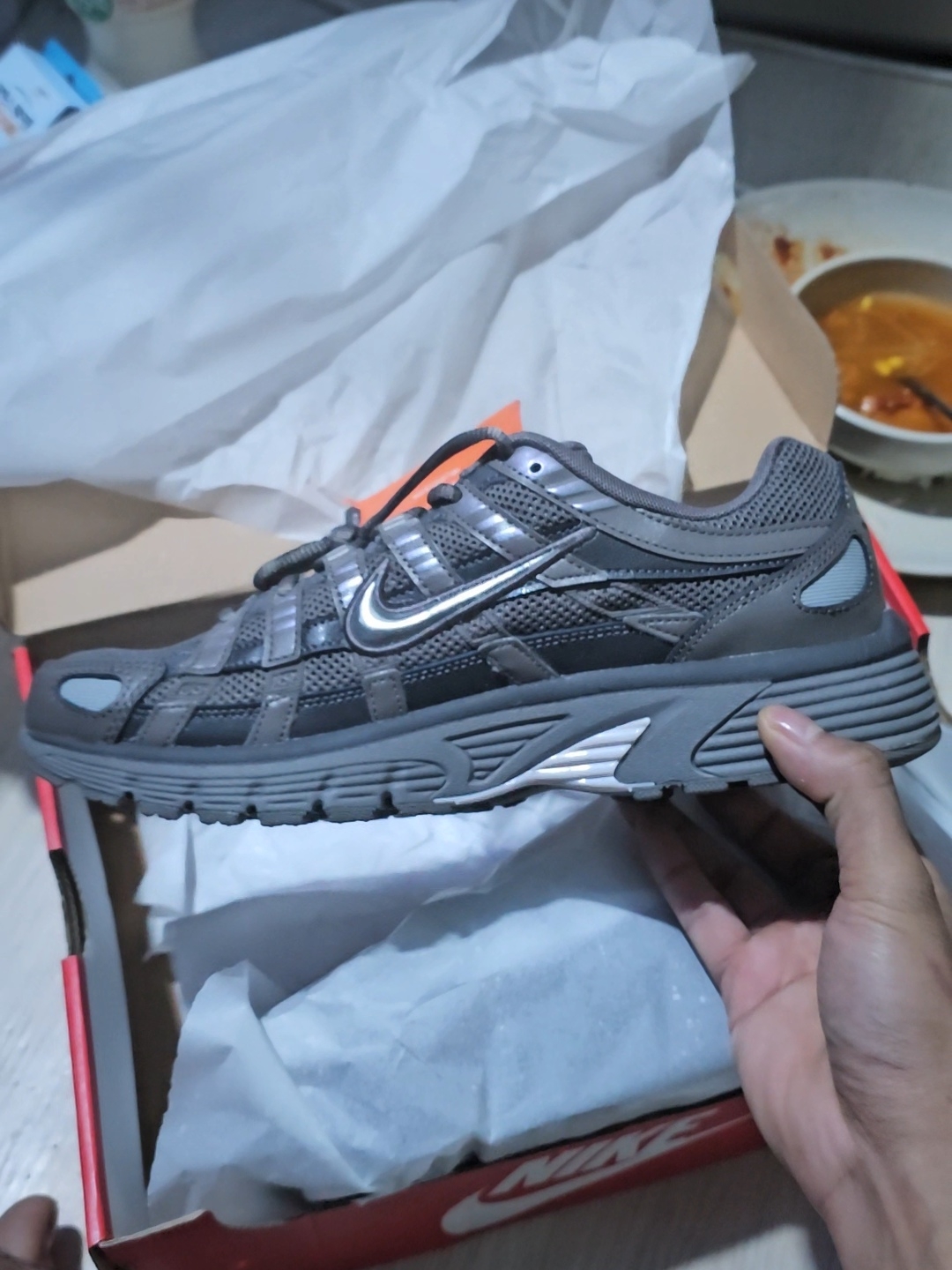 Nike P-6000 Cave Stone Medium Ash 착용 스타일