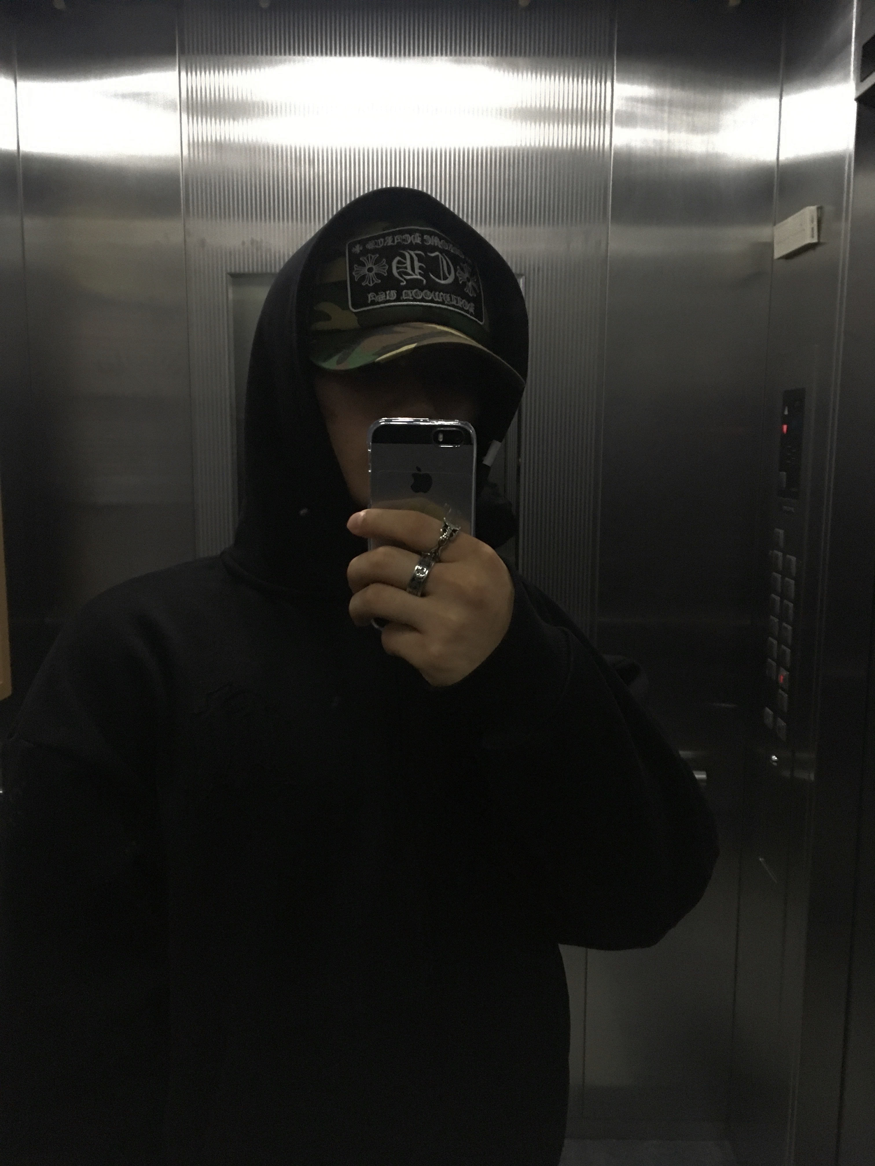 Chrome Hearts Fuck Hollywood Trucker Hat Black, Hermes Clic HH Bracelet Gold & Noir Mat 착용 스타일 - 3