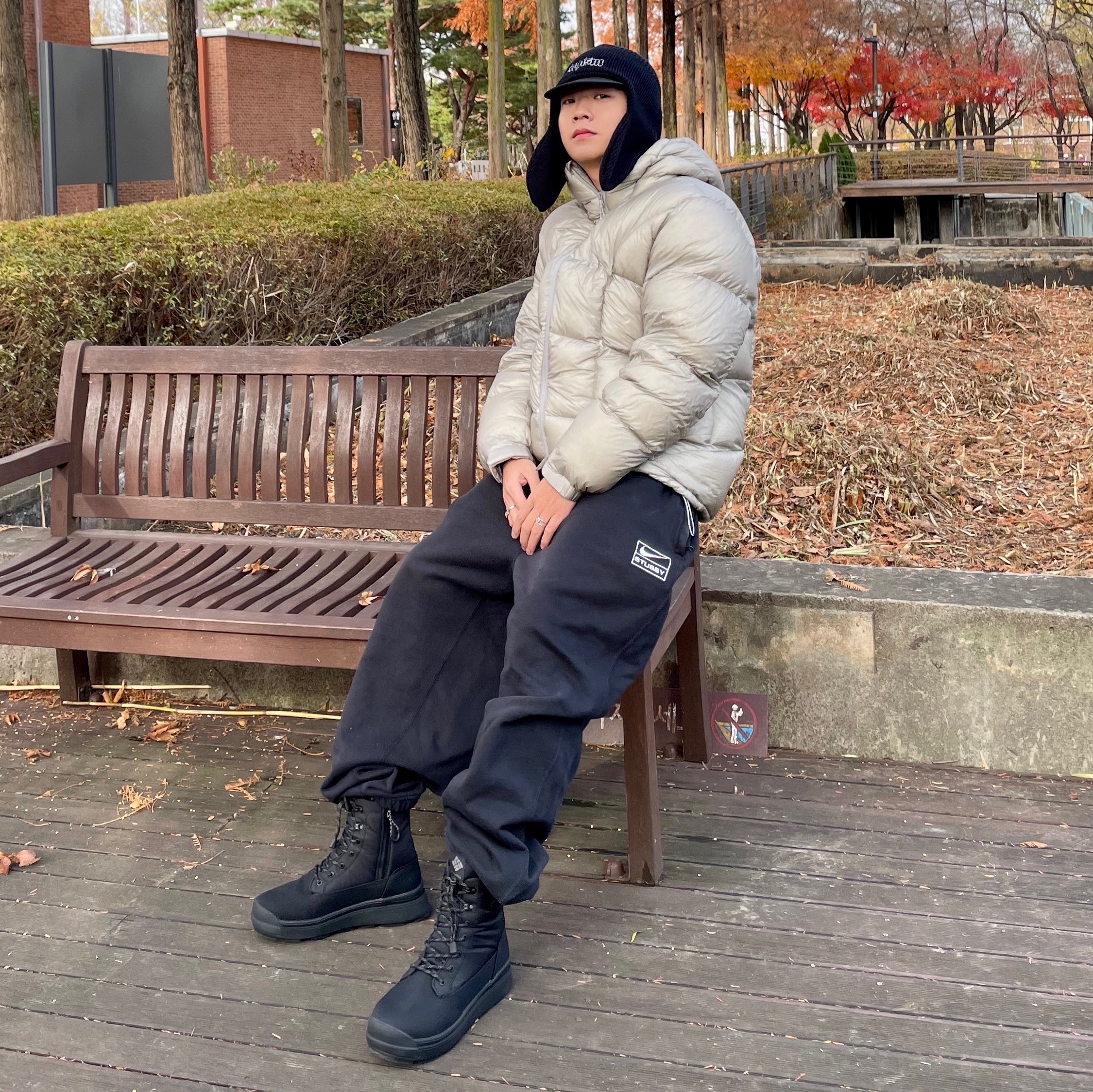 Nike x Stussy NRG RA Washed Fleece Pants Black (DN4030-010), ZEROGRAM Ramona220 Goose Zeroexpedition Jacket Light Gray 착용 스타일 - 1