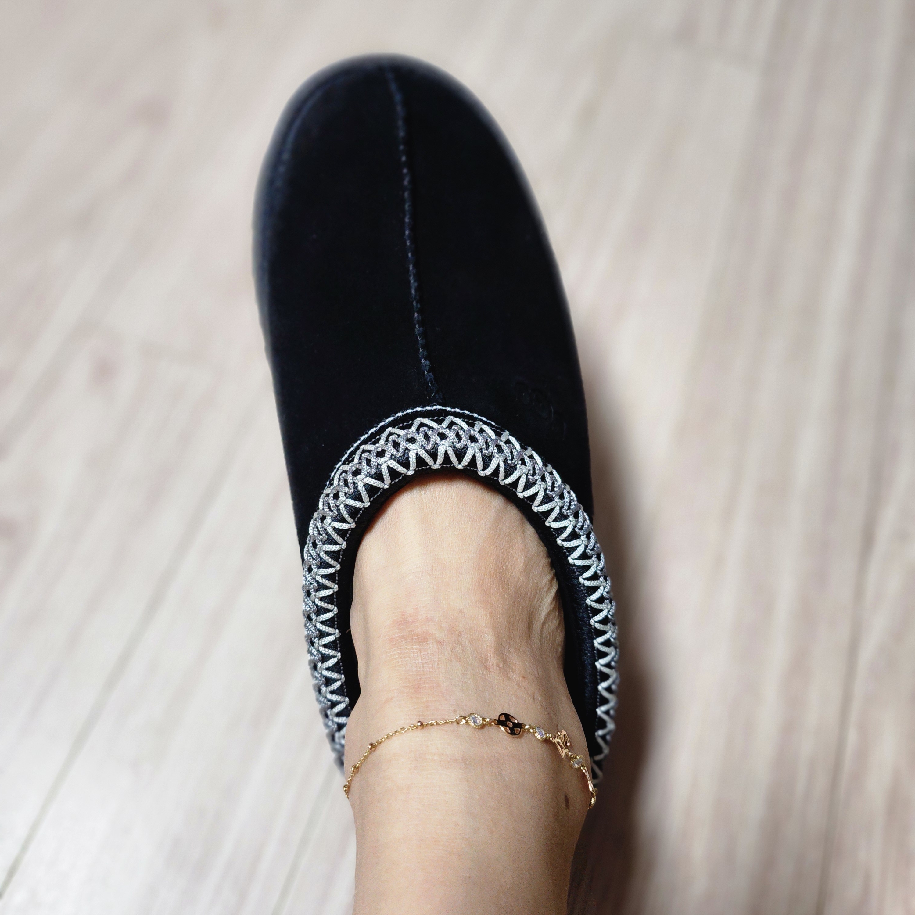 (W) UGG Tazz II Black 착용 스타일 - 3