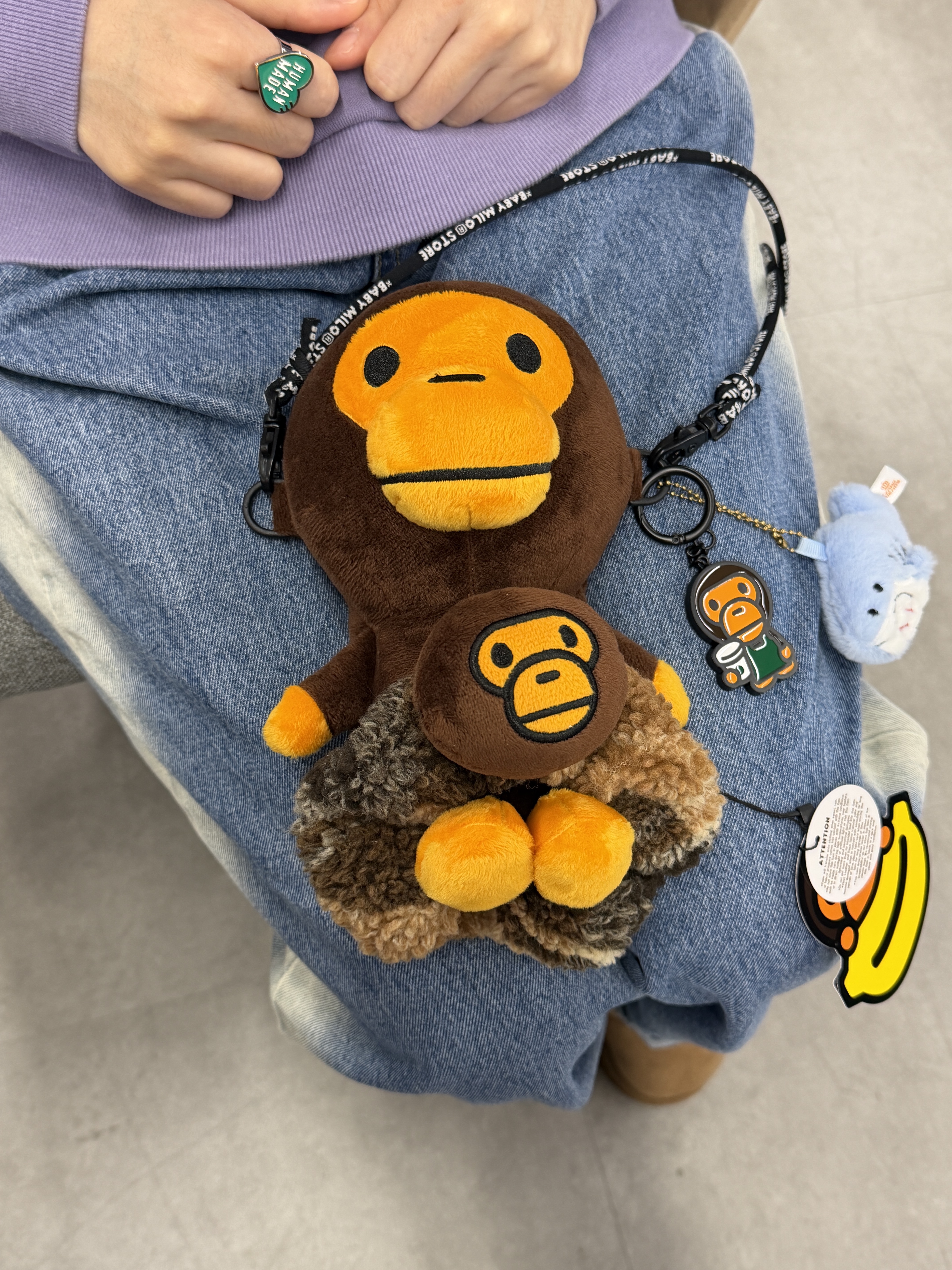 BAPE Baby Milo Mobile Bag Brown, Human Made Heart Ring Green 착용 스타일