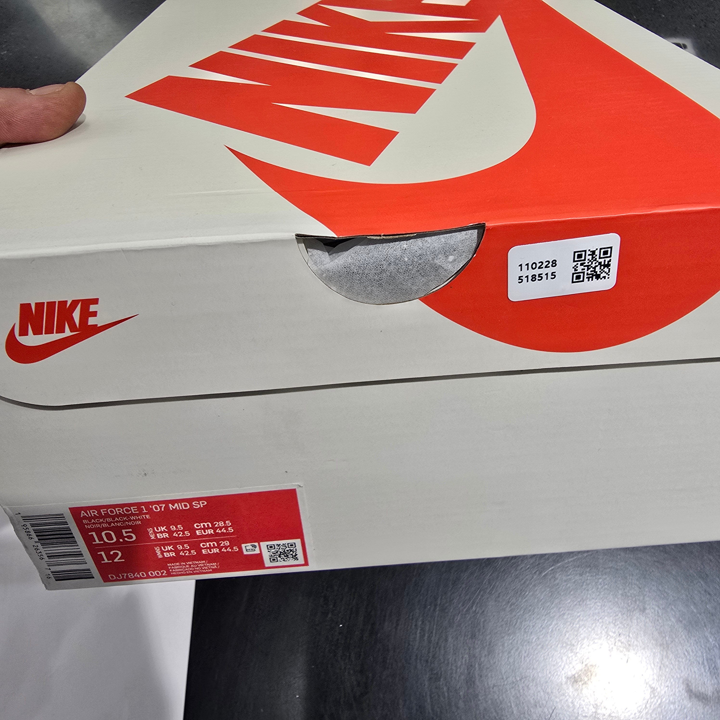 Nike x Stussy Air Force 1 '07 Mid SP Black and Light Bone 착용 스타일 - 2