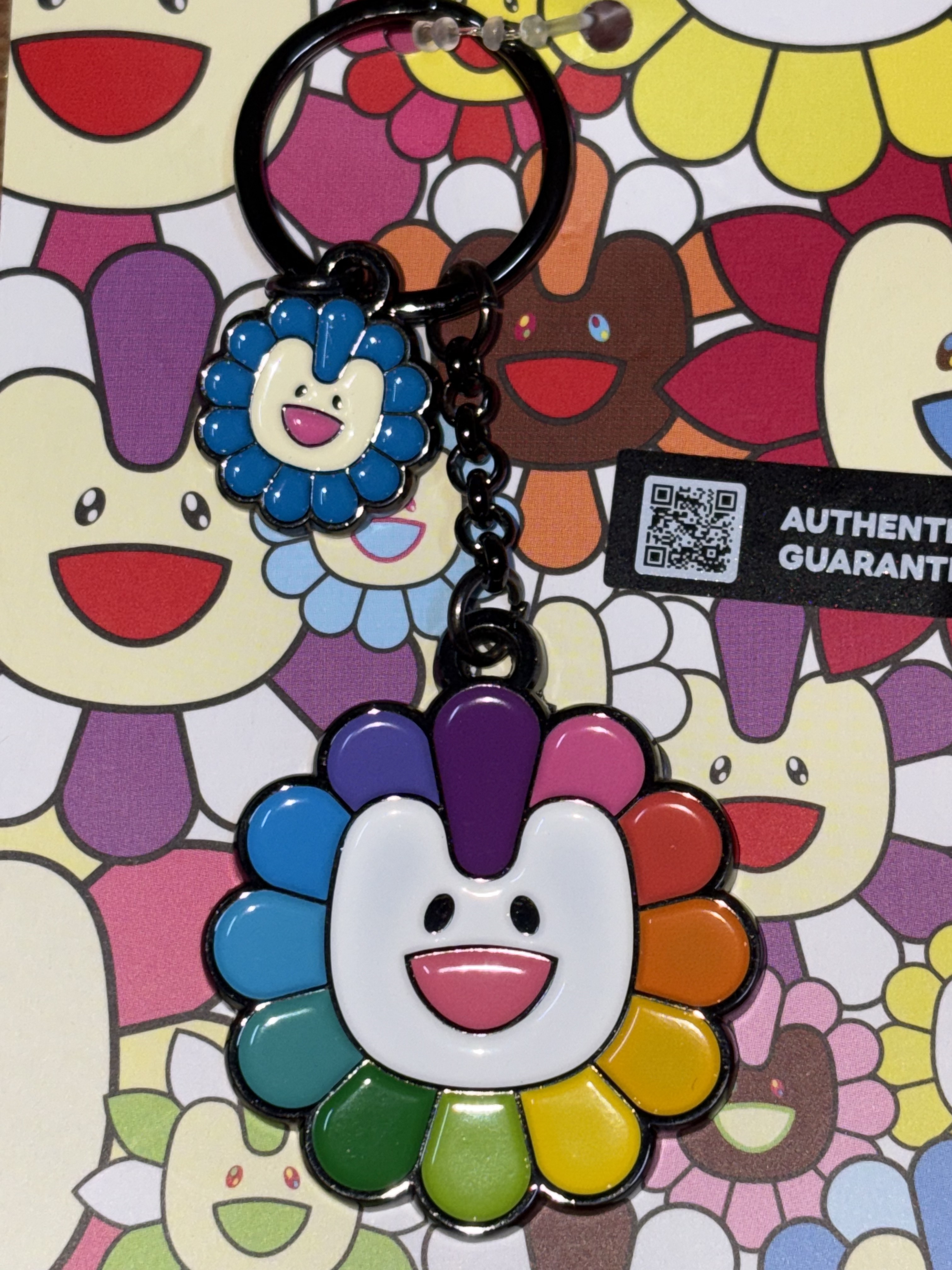NewJeans x Murakami Metal Keyring Flower 착용 스타일
