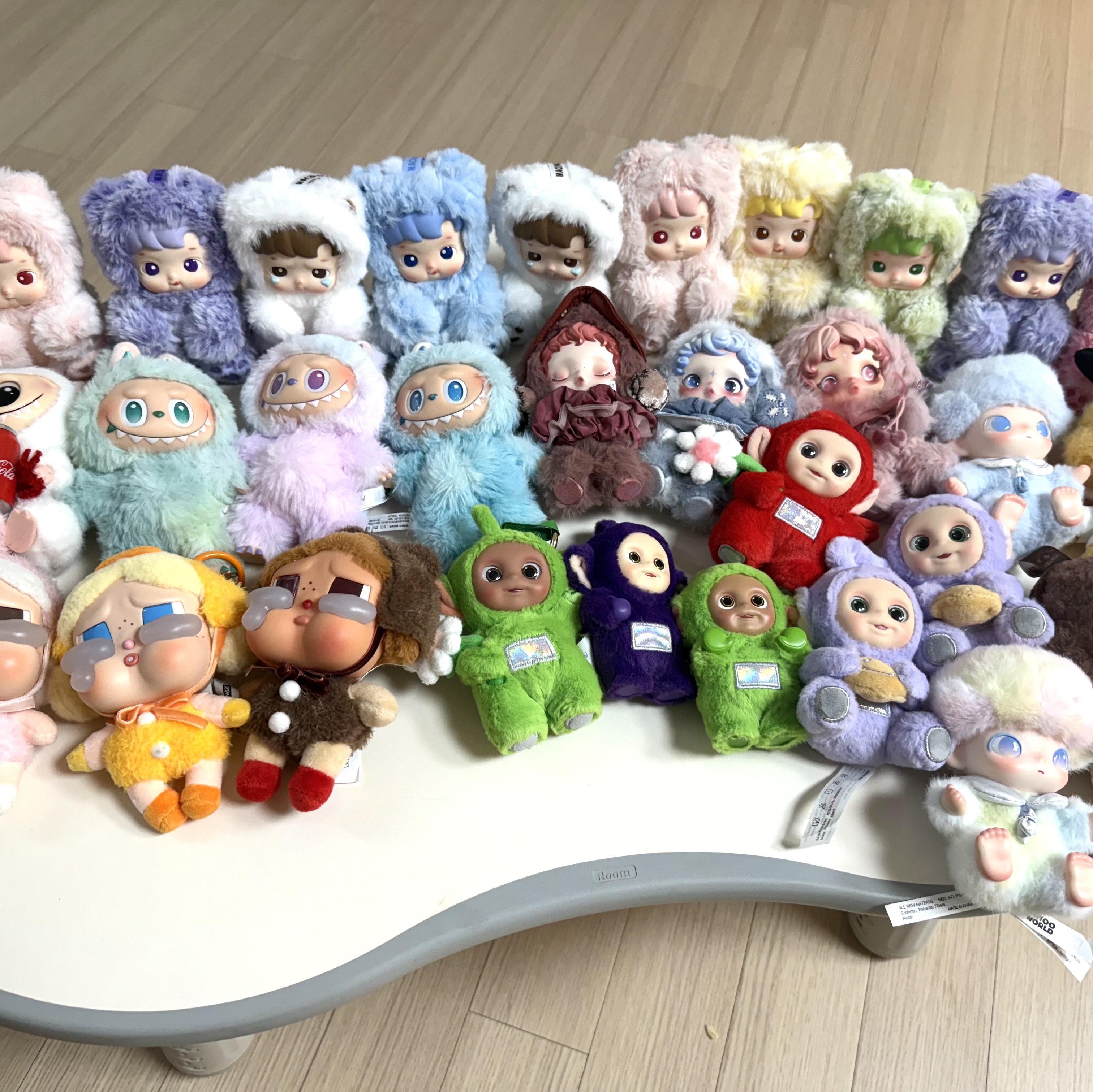 Pop Mart Hacipupu Gummy Bear Series Vinyl Plush Pendant (6 Blind Boxes) 착용 스타일