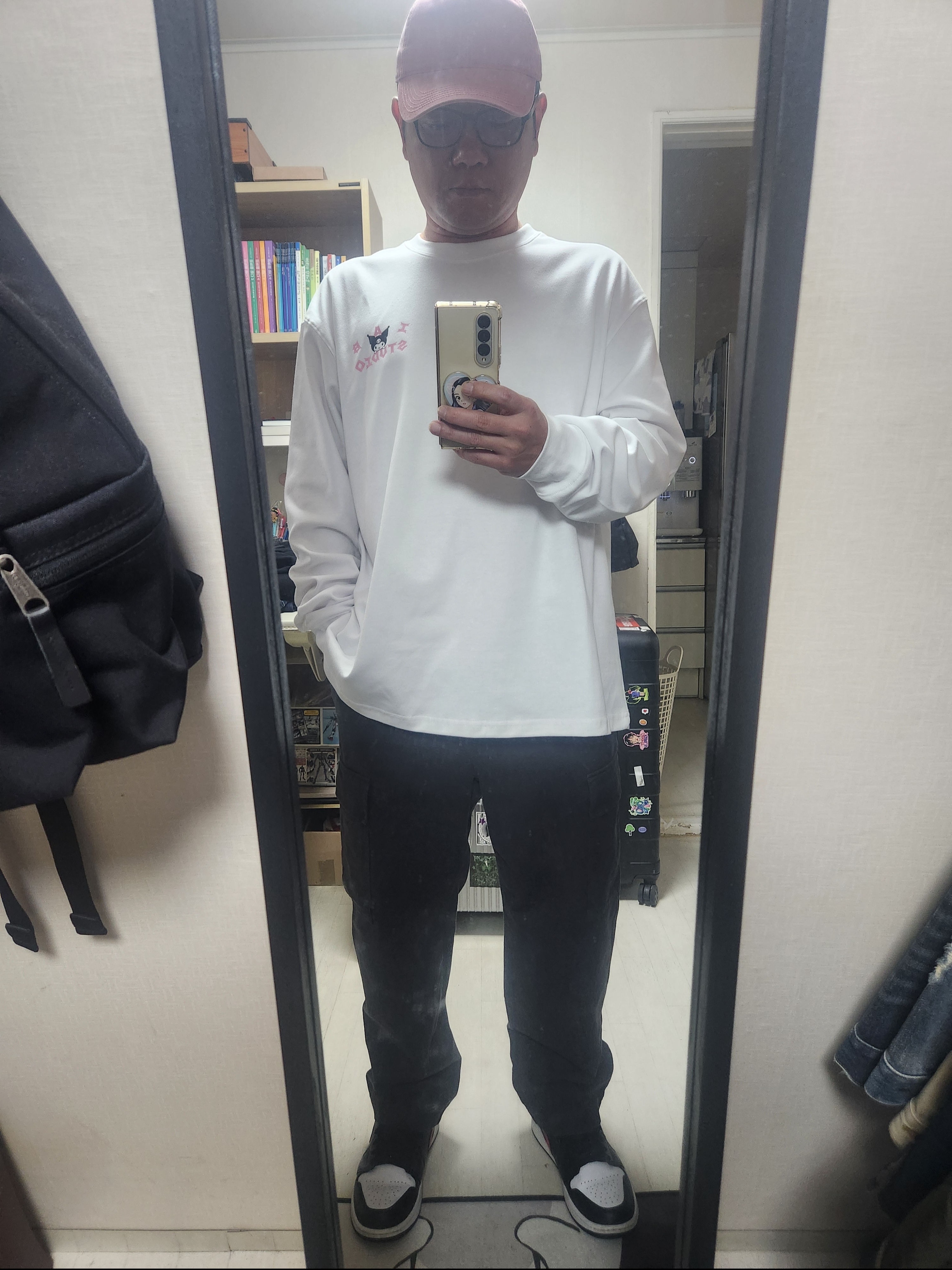 Jordan 1 Low Black Fire Red, IAB Studio Kuromi Long Sleeve White 착용 스타일 - 1