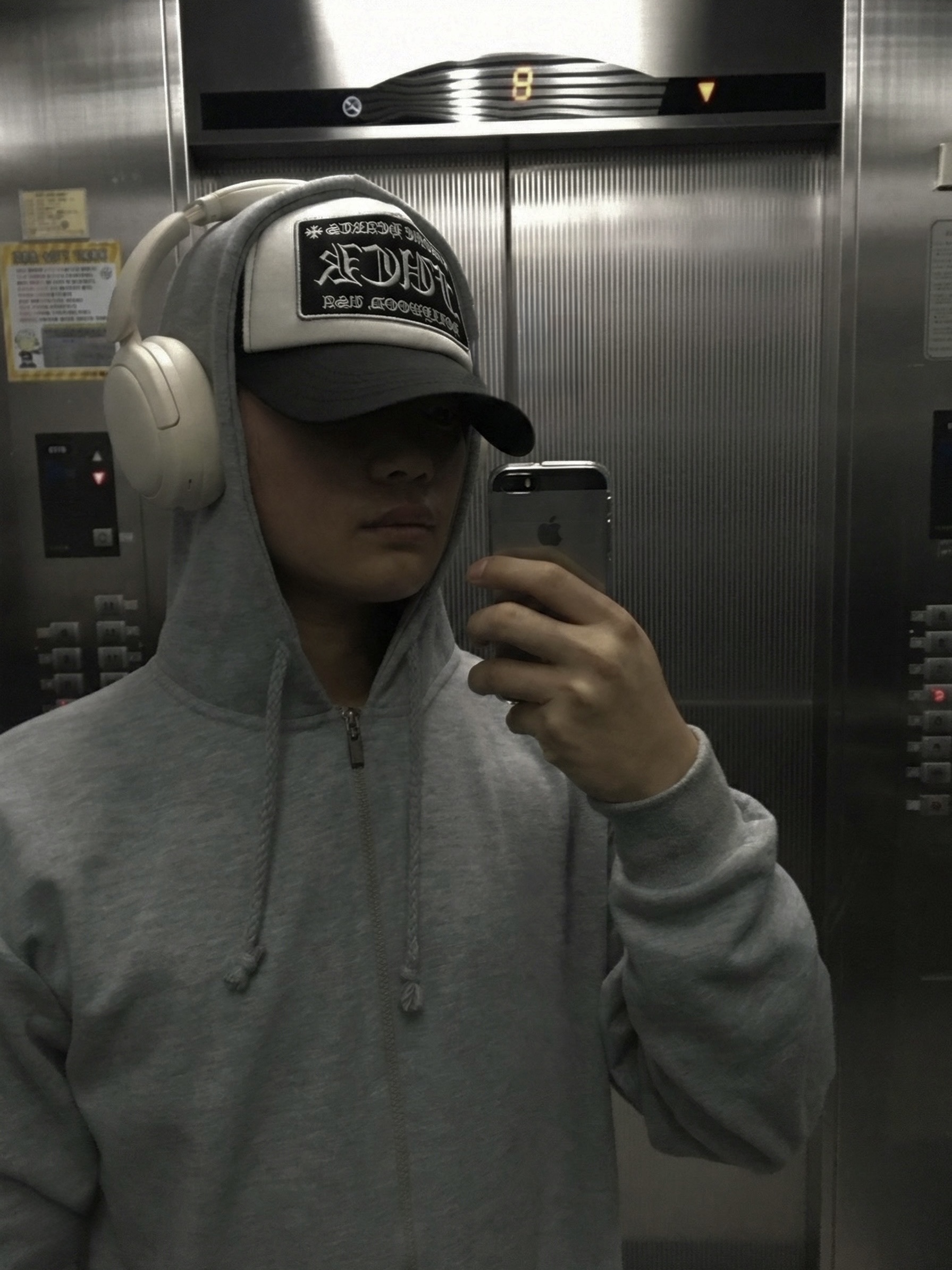 Chrome Hearts Fuck Hollywood Trucker Hat Black, Hermes Clic HH Bracelet Gold & Noir Mat 착용 스타일 - 2