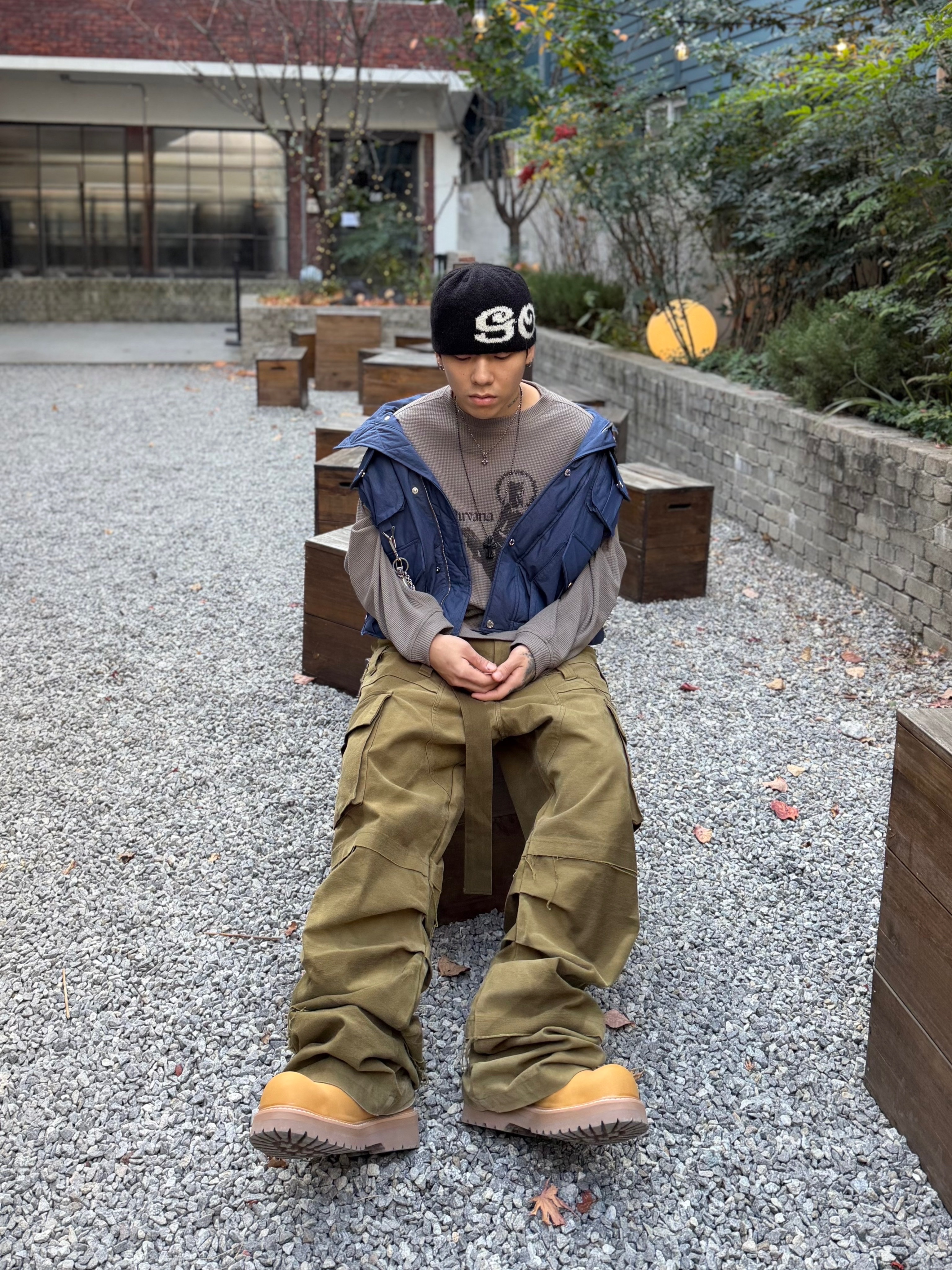 Wapworks Moleskin Belted Cargo Pants Olive Khaki 착용 스타일 - 2