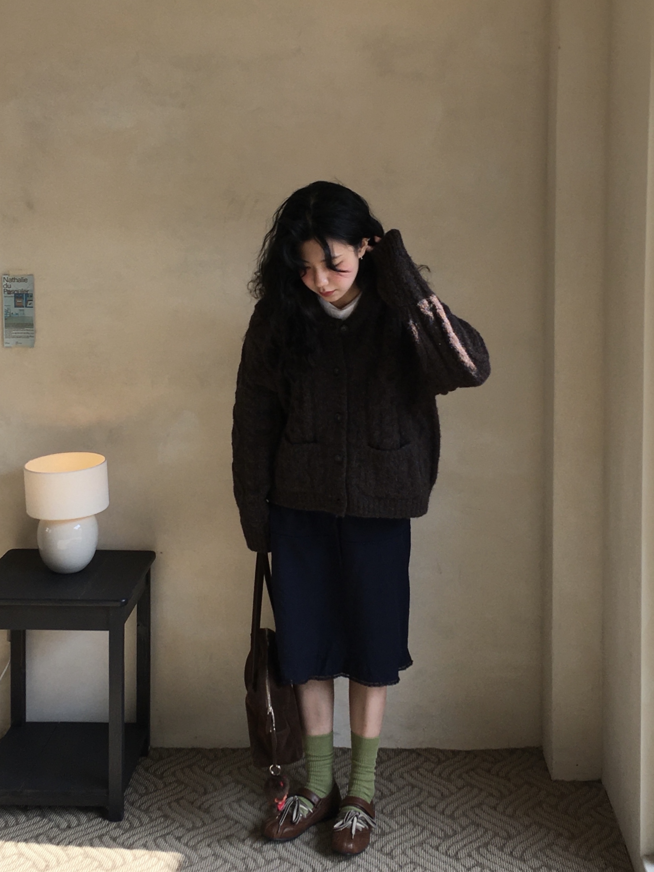 Knitted Bold Cable Round Knit Cardigan Brown 착용 스타일