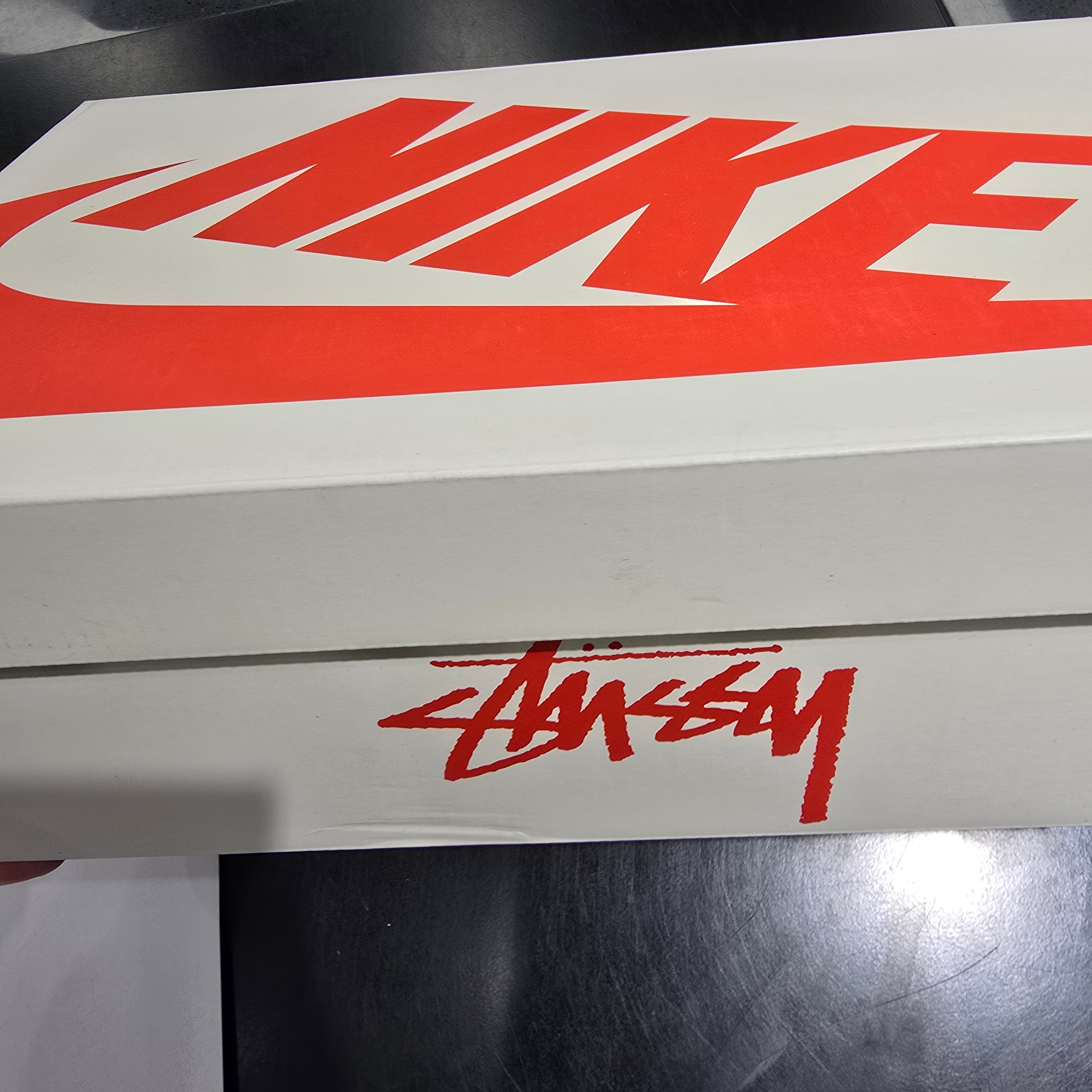 Nike x Stussy Air Force 1 '07 Mid SP Black and Light Bone 착용 스타일 - 3