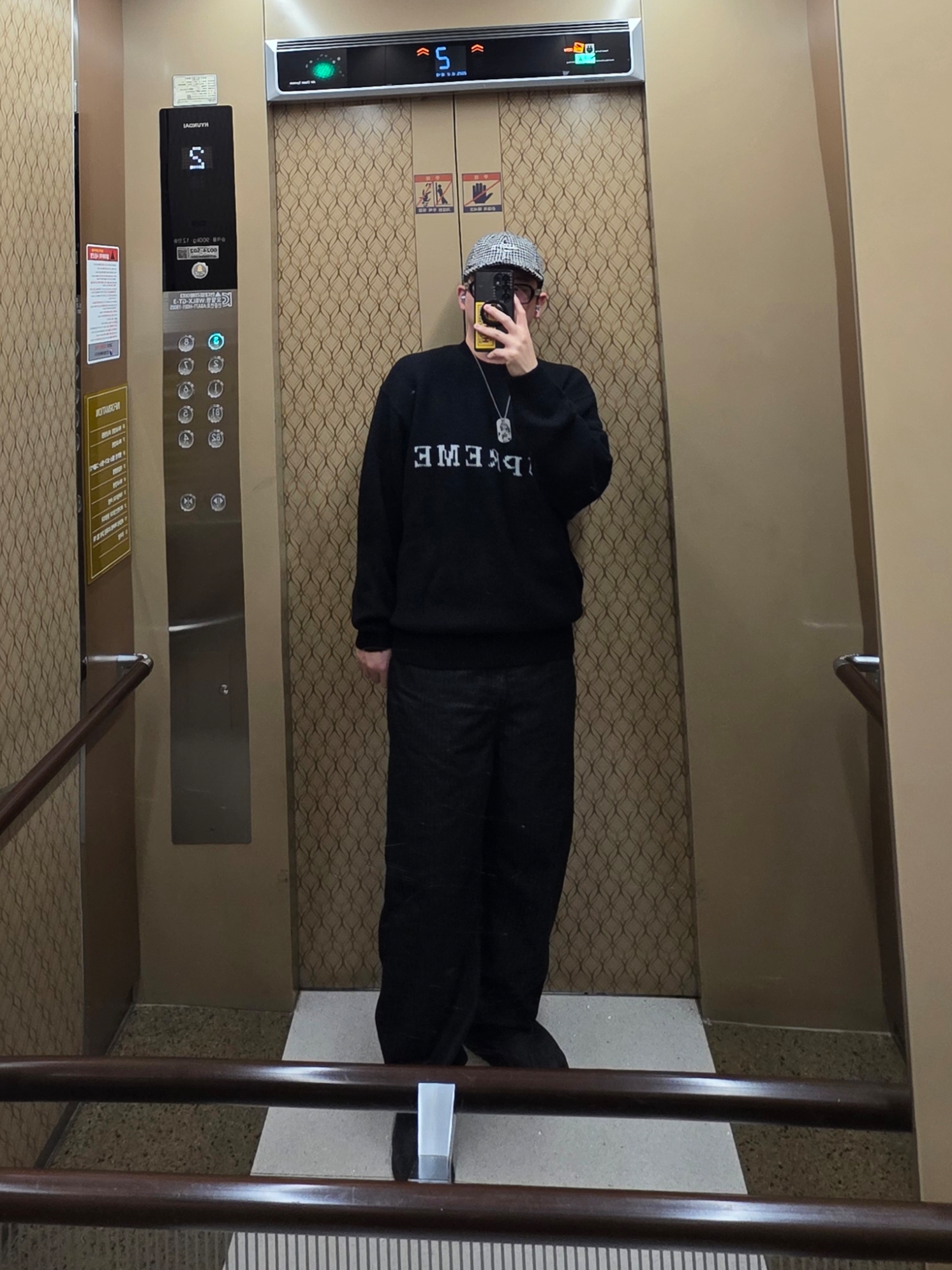 Supreme Contrast Logo Sweater Black - 25FW, Hysteric Glamour Guitar Girl Ball Chain Necklace Silver 착용 스타일 - 1