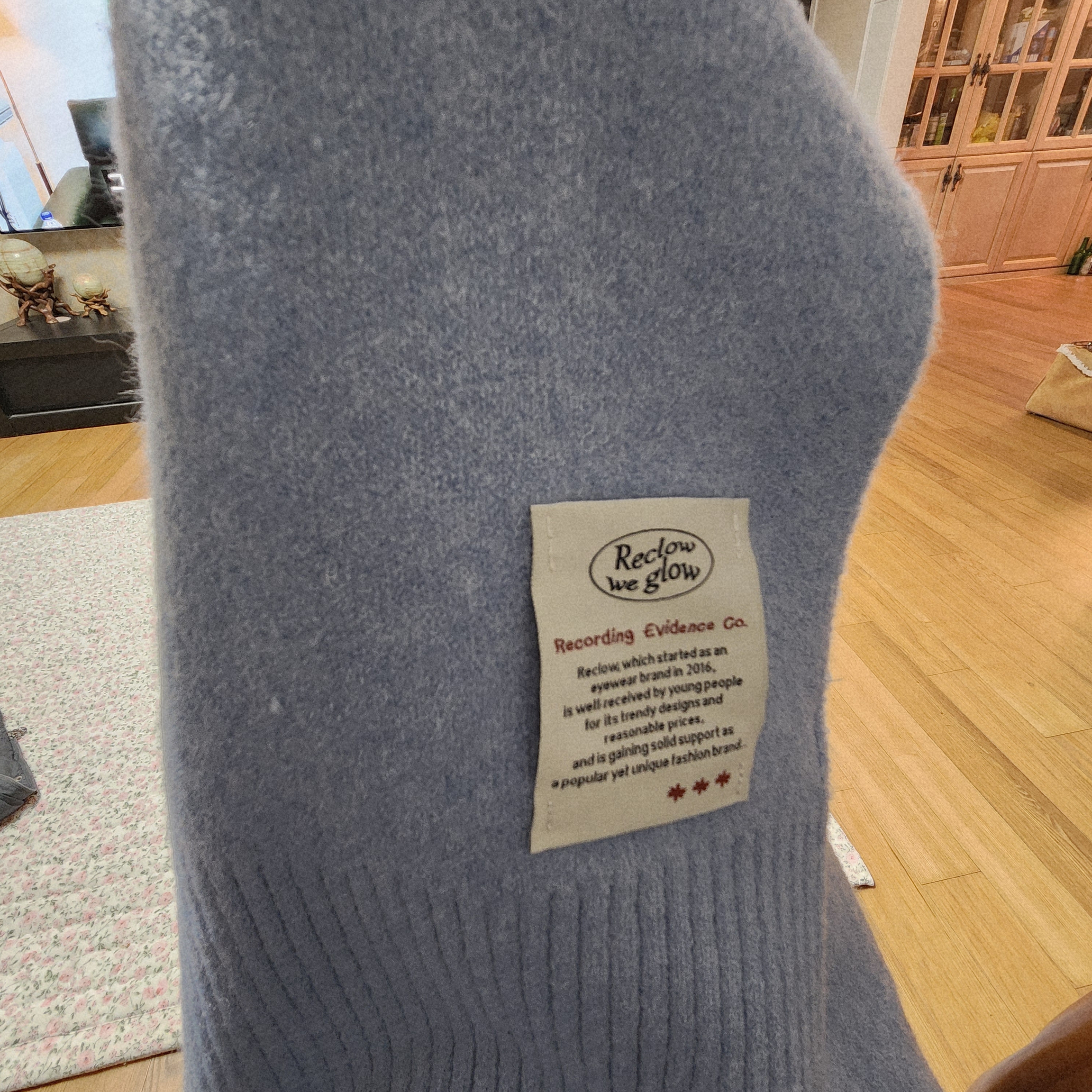 RECLOW Wool Touch Knit Muffler Sky Blue 착용 스타일