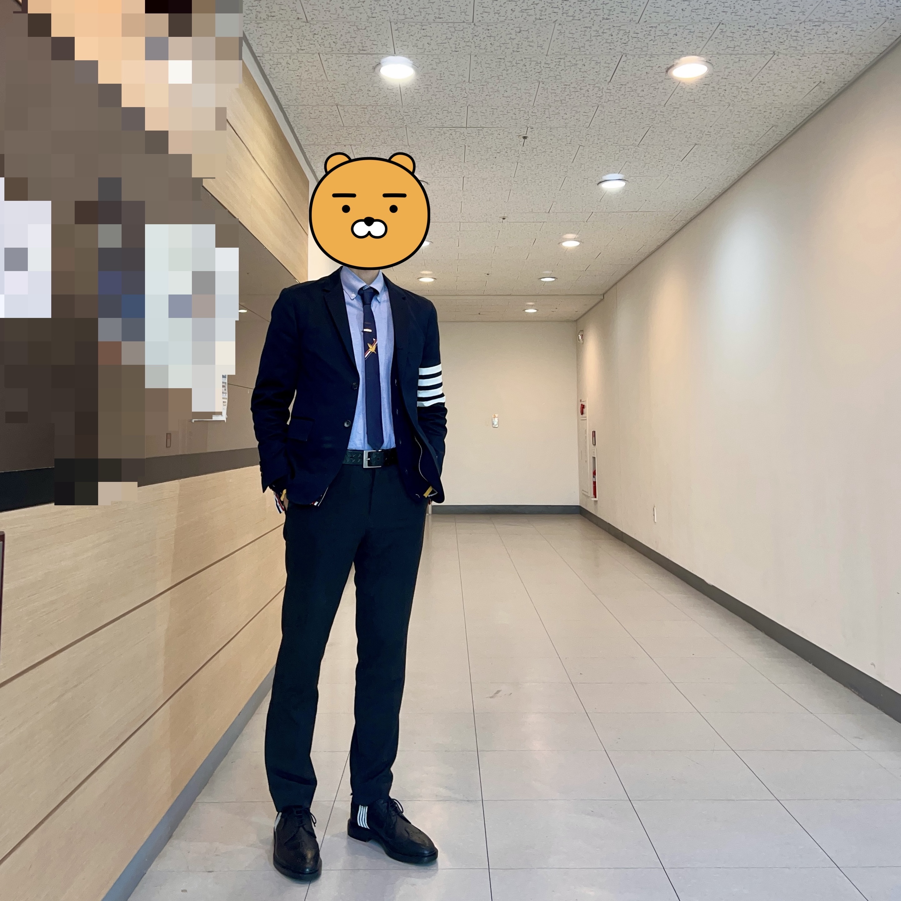 Thom Browne Cotton Merino Birds & Bees 4-Bar V-Neck Cardigan Navy, Thom Browne Cotton Unconstructed Single Breasted 4-Bar Classic Jacket Navy 착용 스타일 - 2