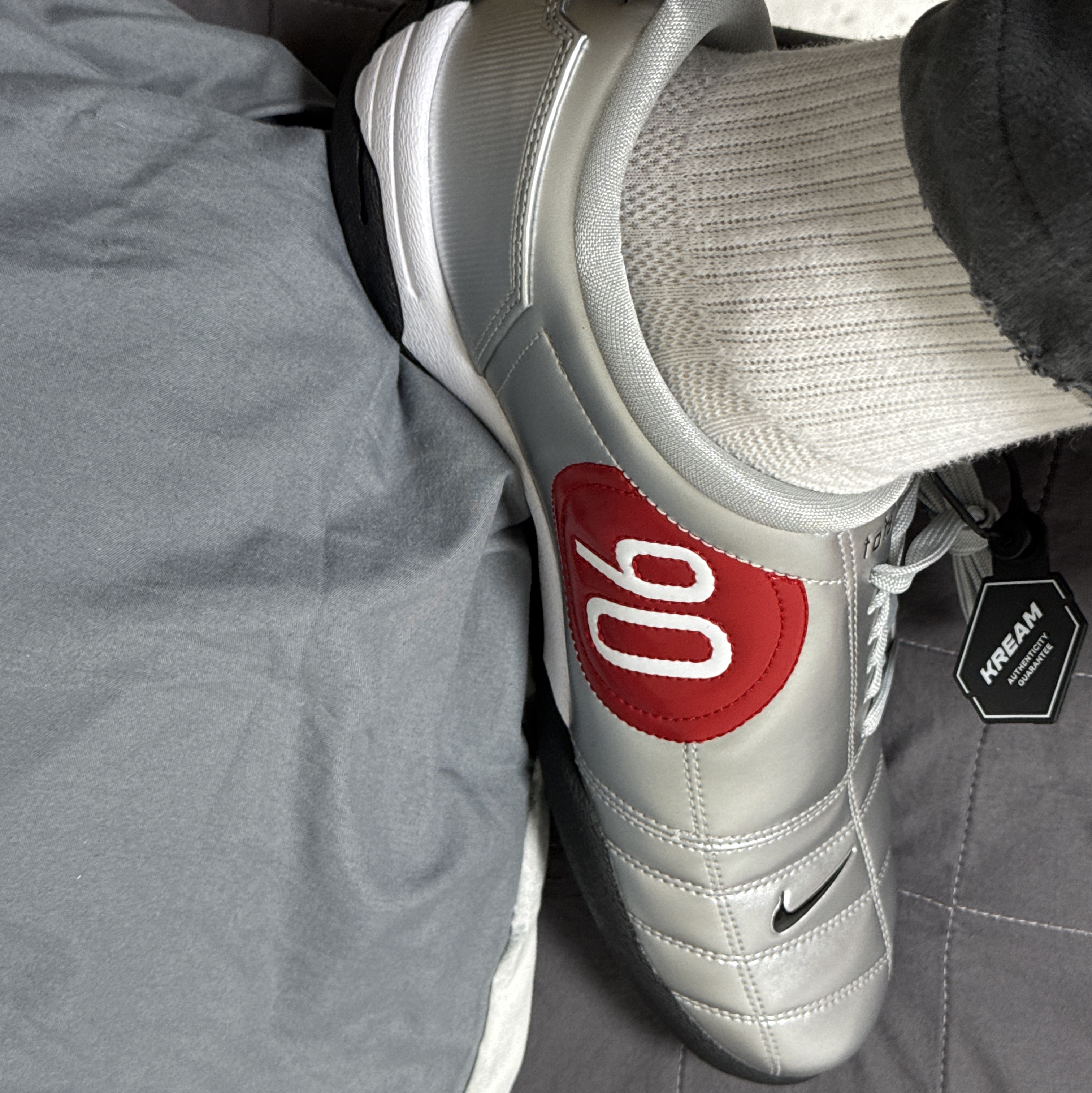 (W) Nike Total 90 Metallic Silver University Red 착용 스타일